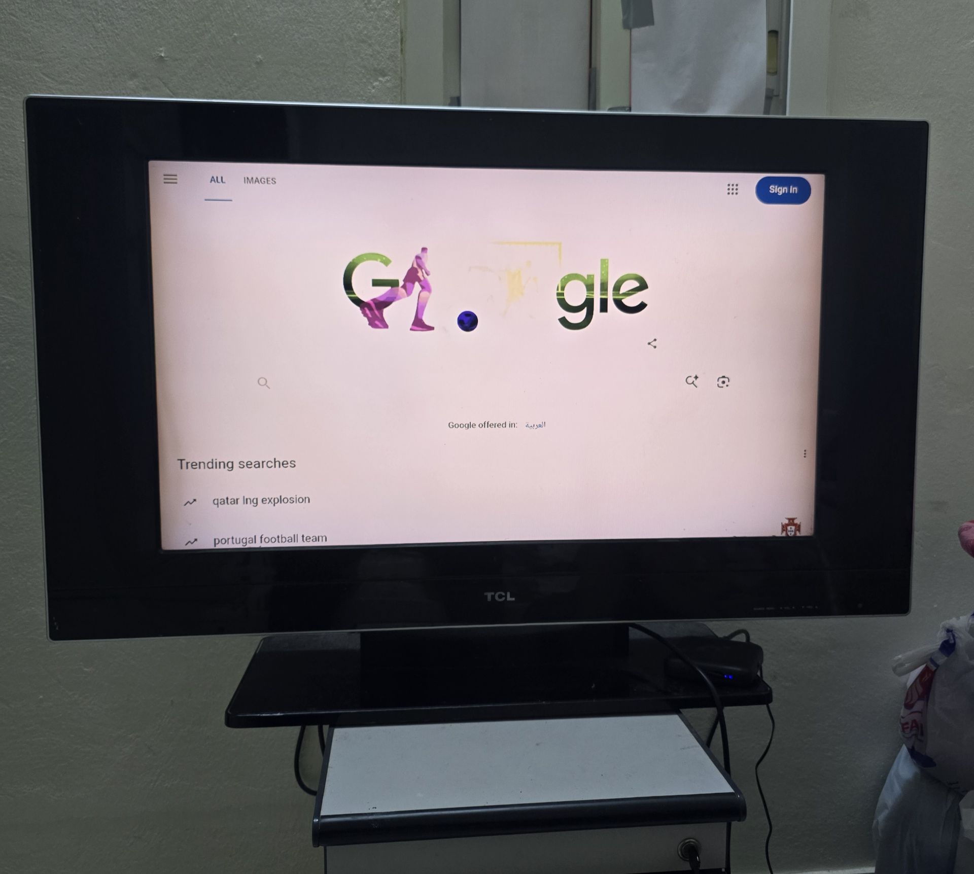 32 inch LCD TV with Ooredo box smart - Image 4