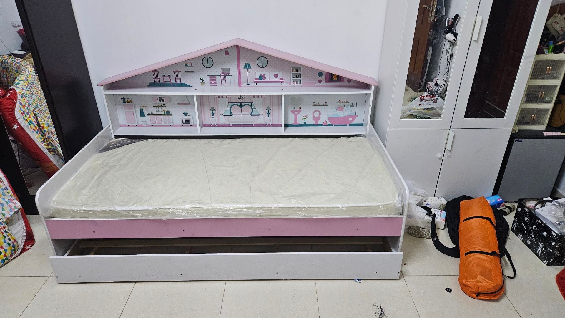 Kids bed and mattress  - Image 2