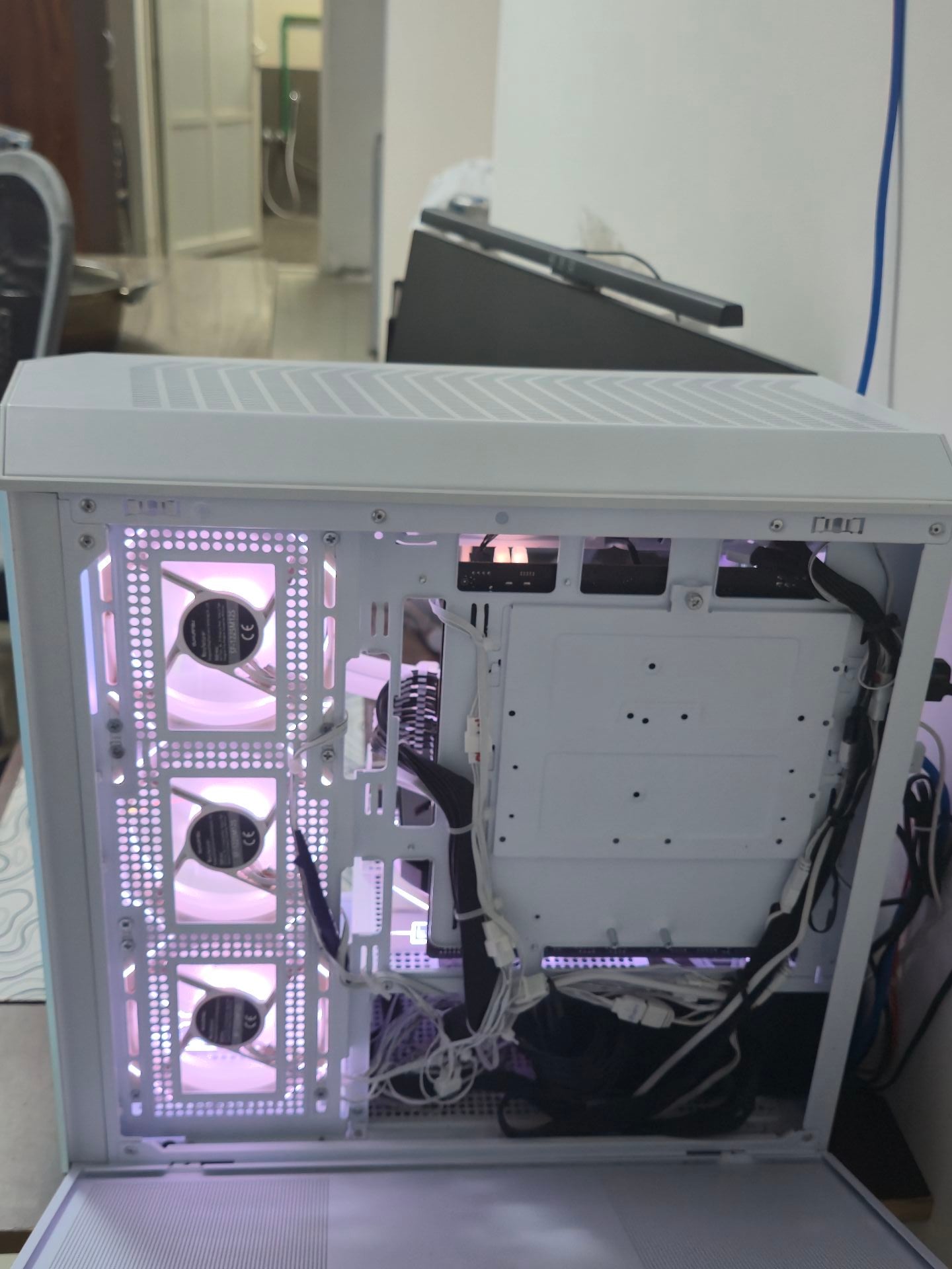 HIGH END GAMING PC with monitor mi pro g27i . Ryzen 7 7700 + 4070 super - Image 4