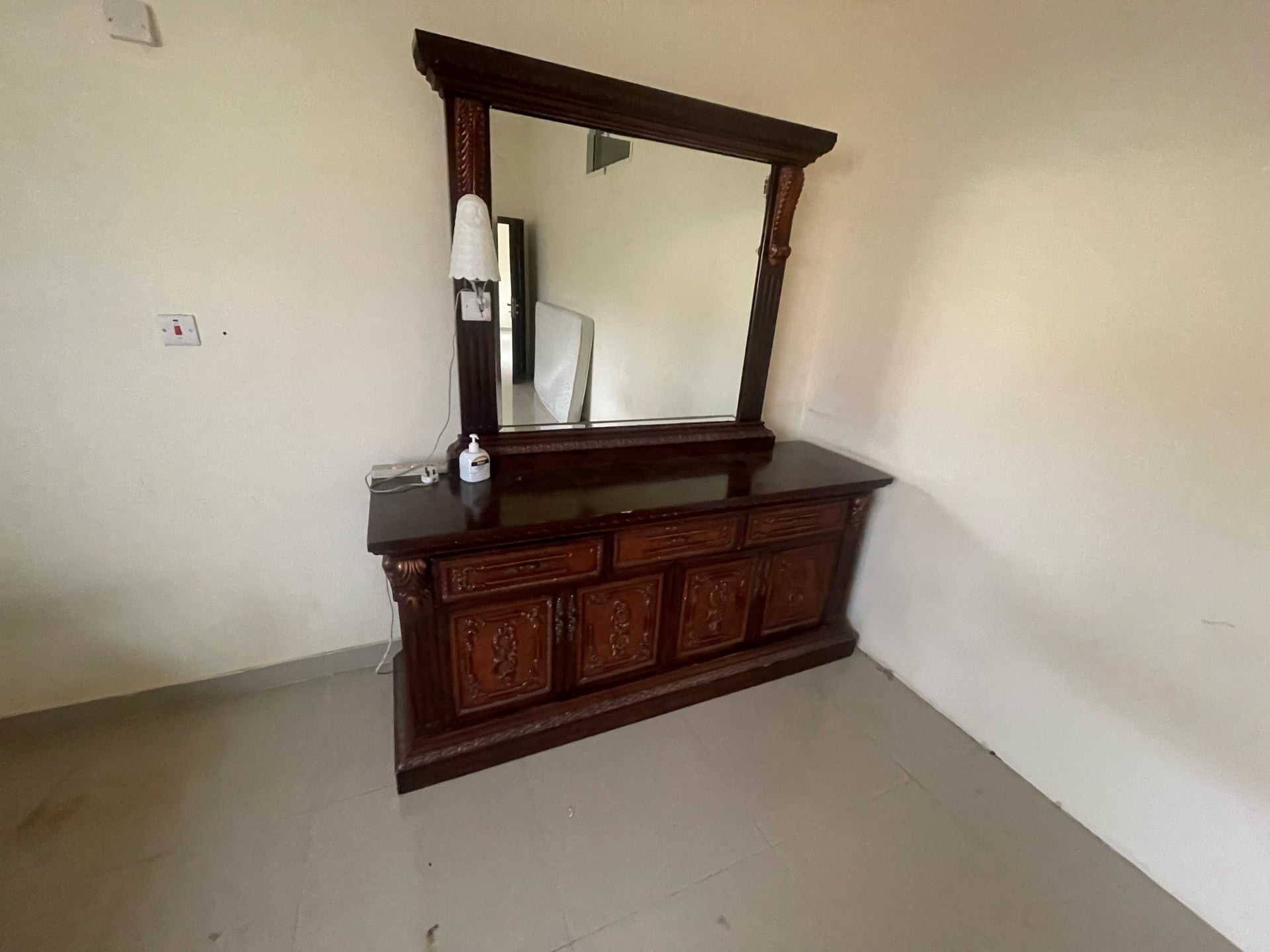 Dresser with two side table - Image 2