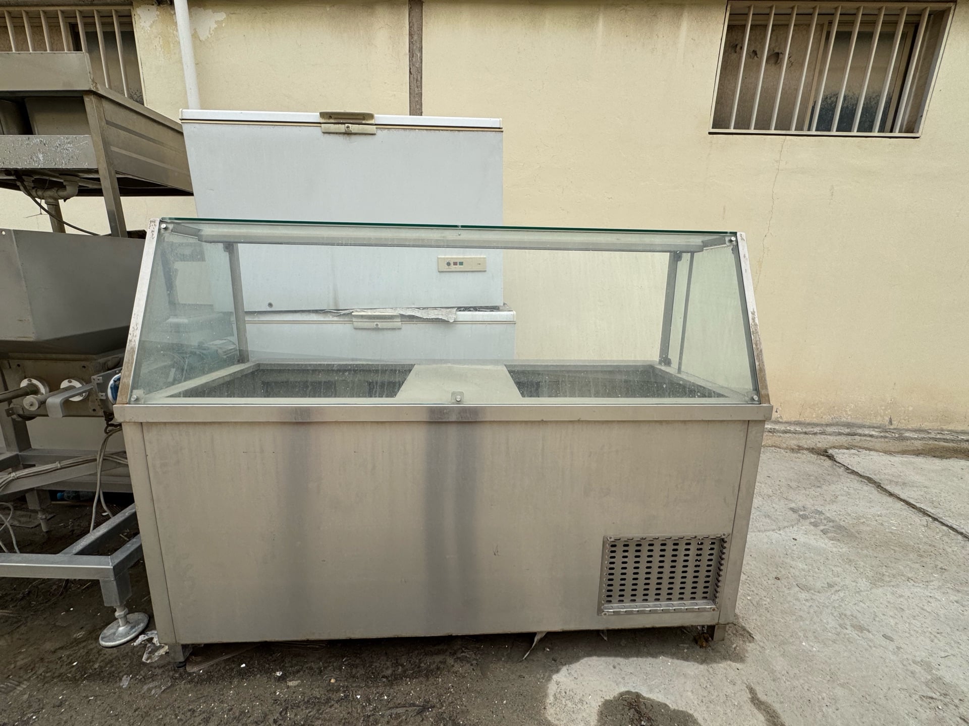 Cream making machine and chest freezers Urgent - Image 7