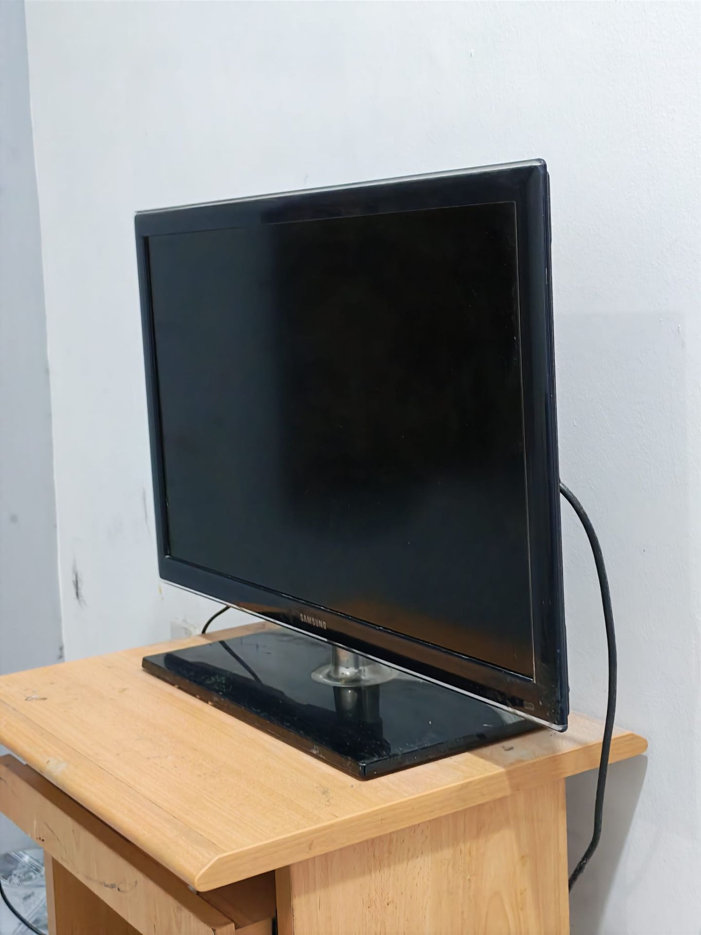 32" Samsung TV  - Image 3