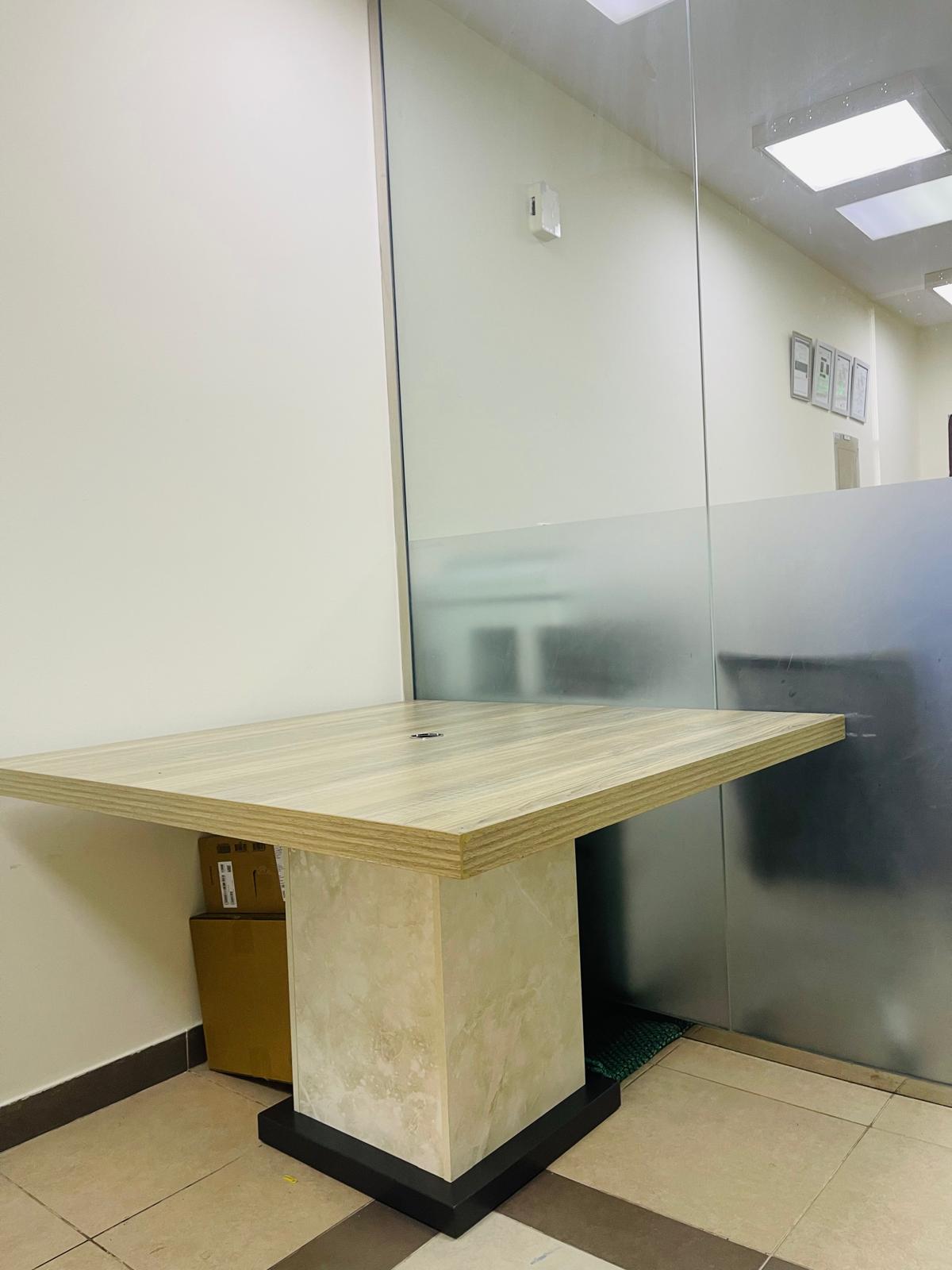 Office furniture - Image 1