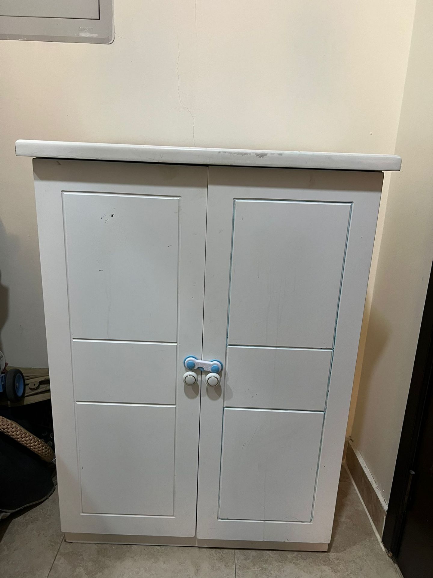 2 door stroge cupboard - Image 1