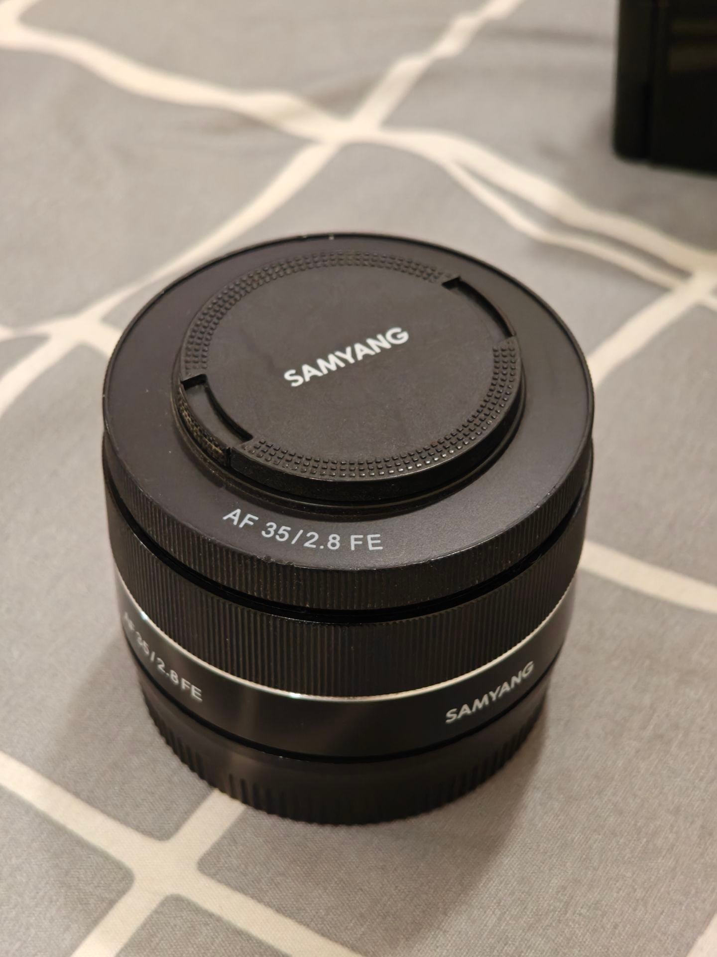 Sony A7C with 3 batteries and Sony 20-70mm G lens and Samyang 35mm 2.8 lens - Image 3