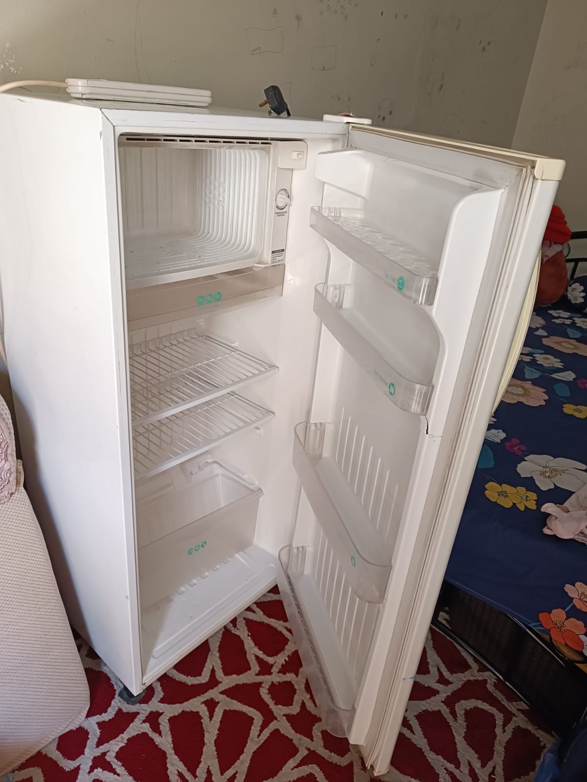 single door refrigerator  - Image 4