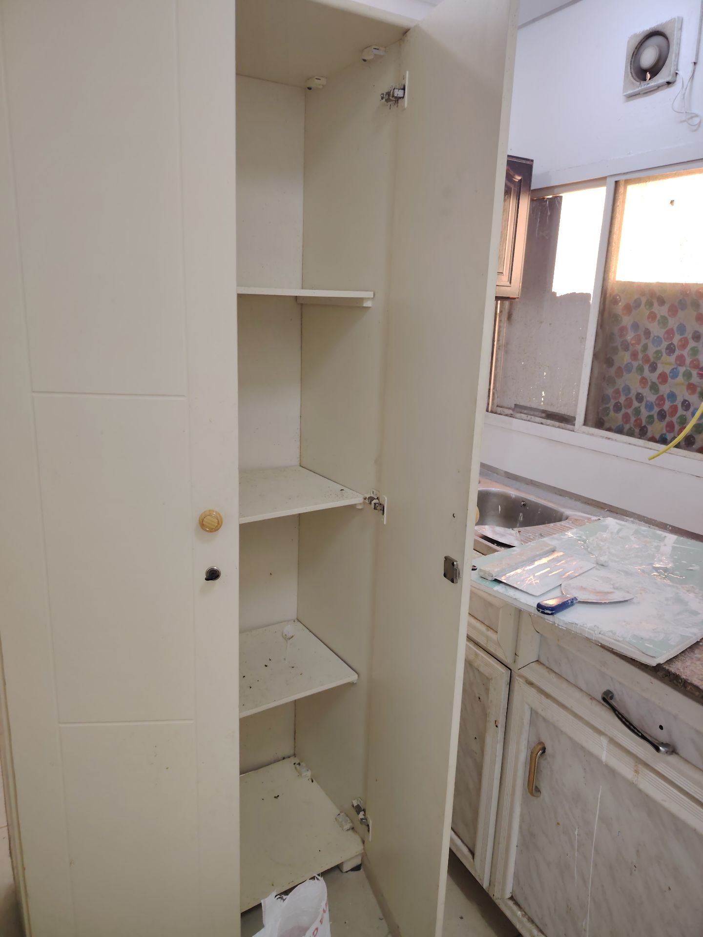 Fridge and Gas Bottle with regulator and hose - Image 4