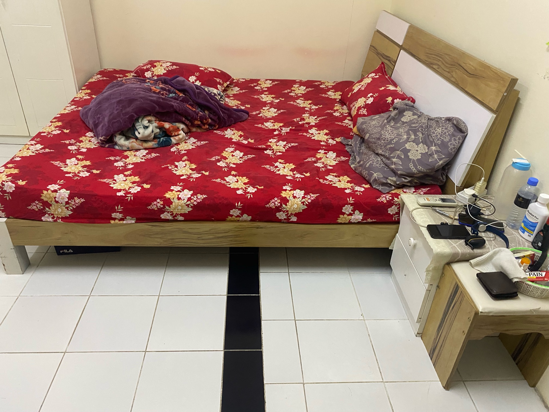 King size bed - Image 2