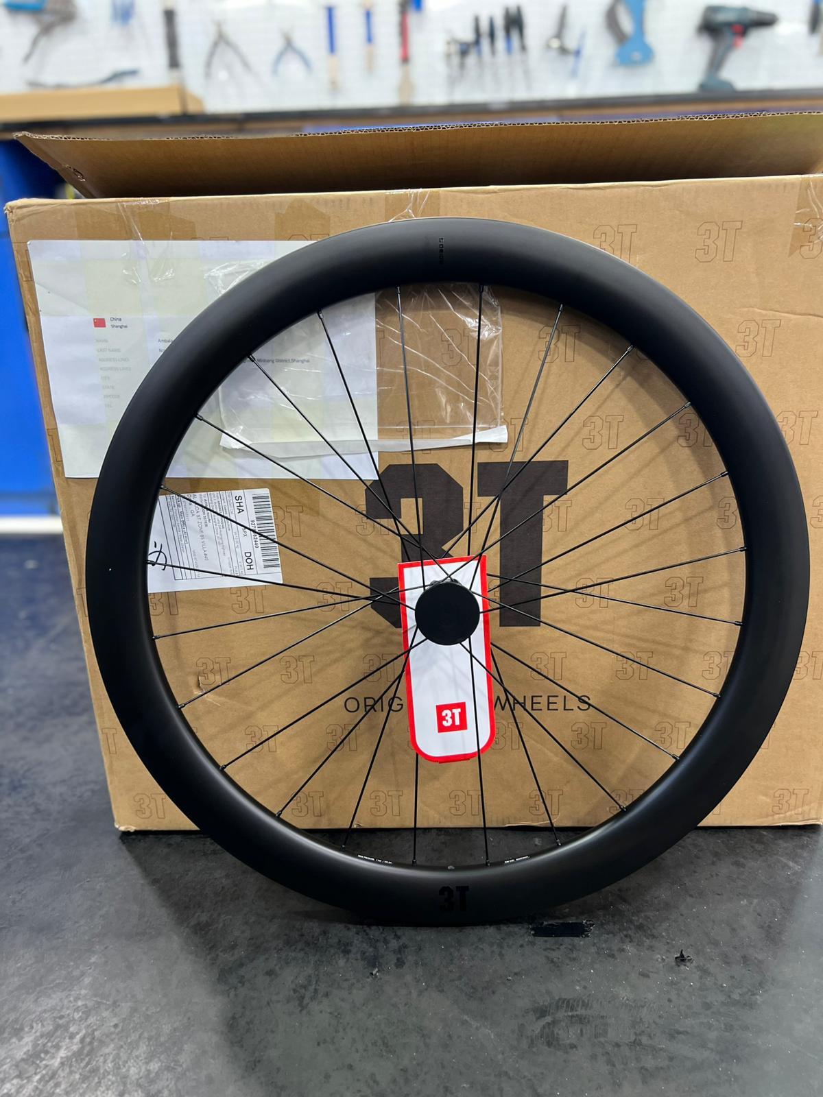 Brand new Carbon wheel for road bike  - Image 4