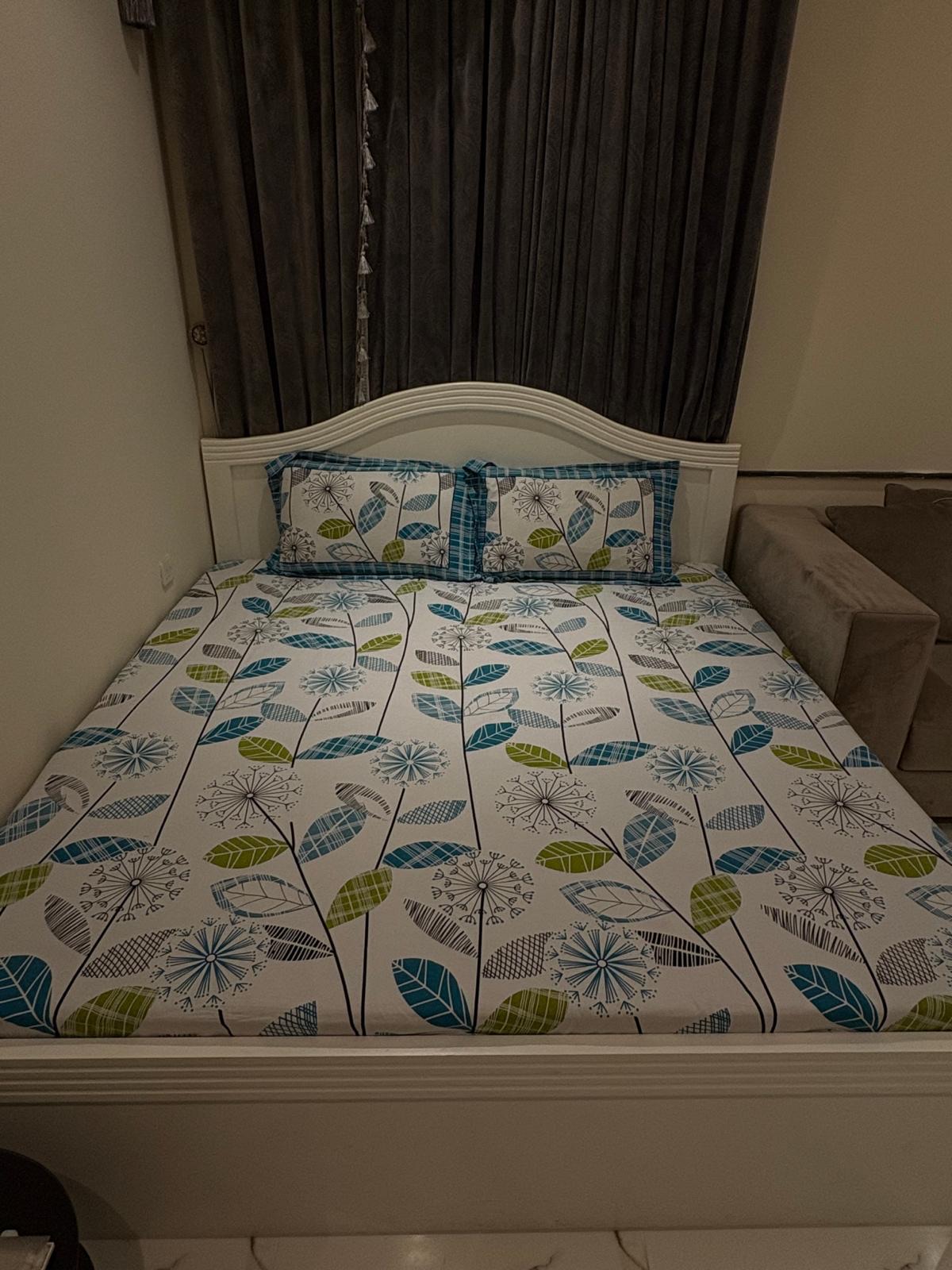 “Small King” sized bed - Image 2