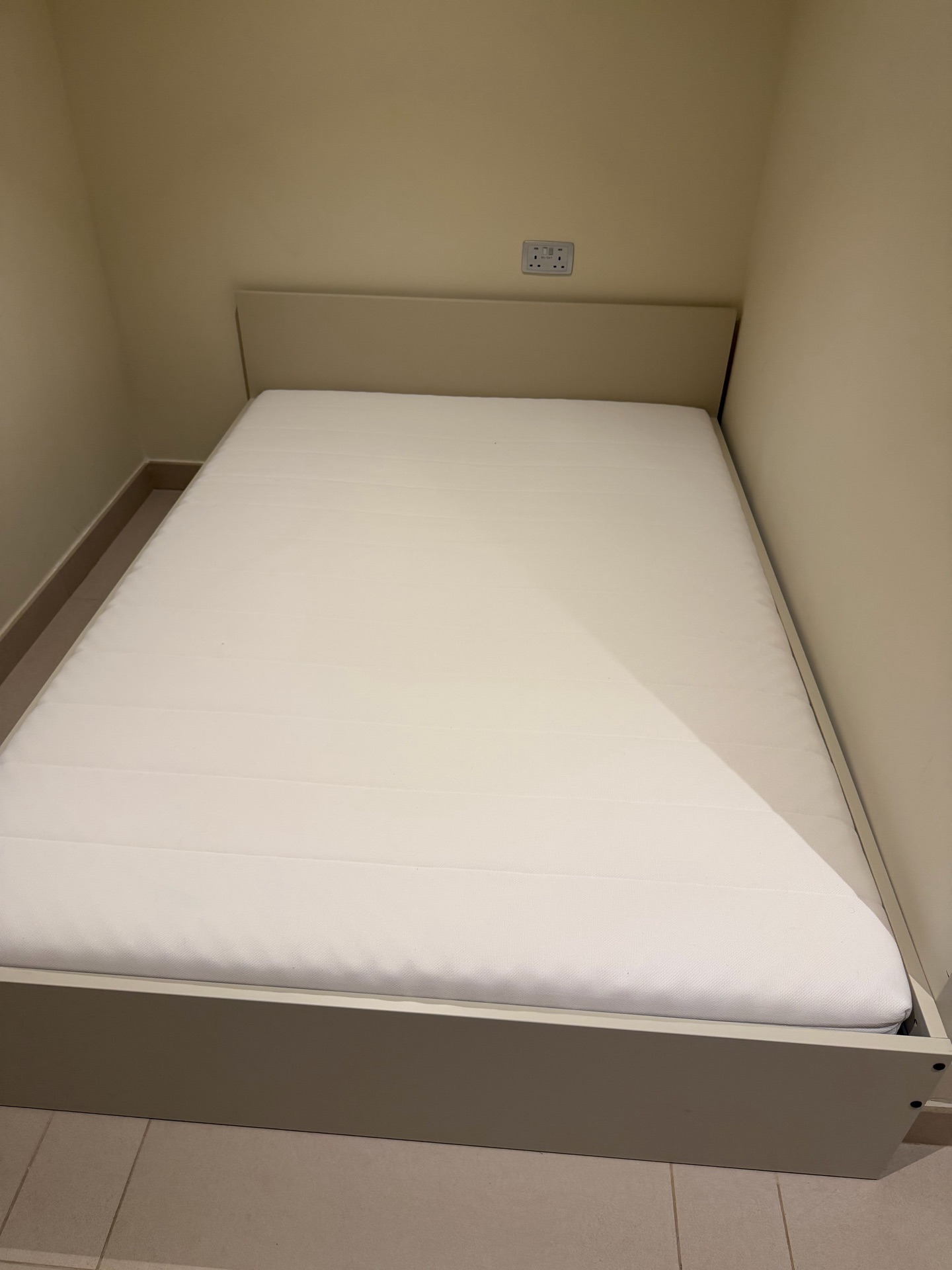 Bed & Mattress  - Image 4