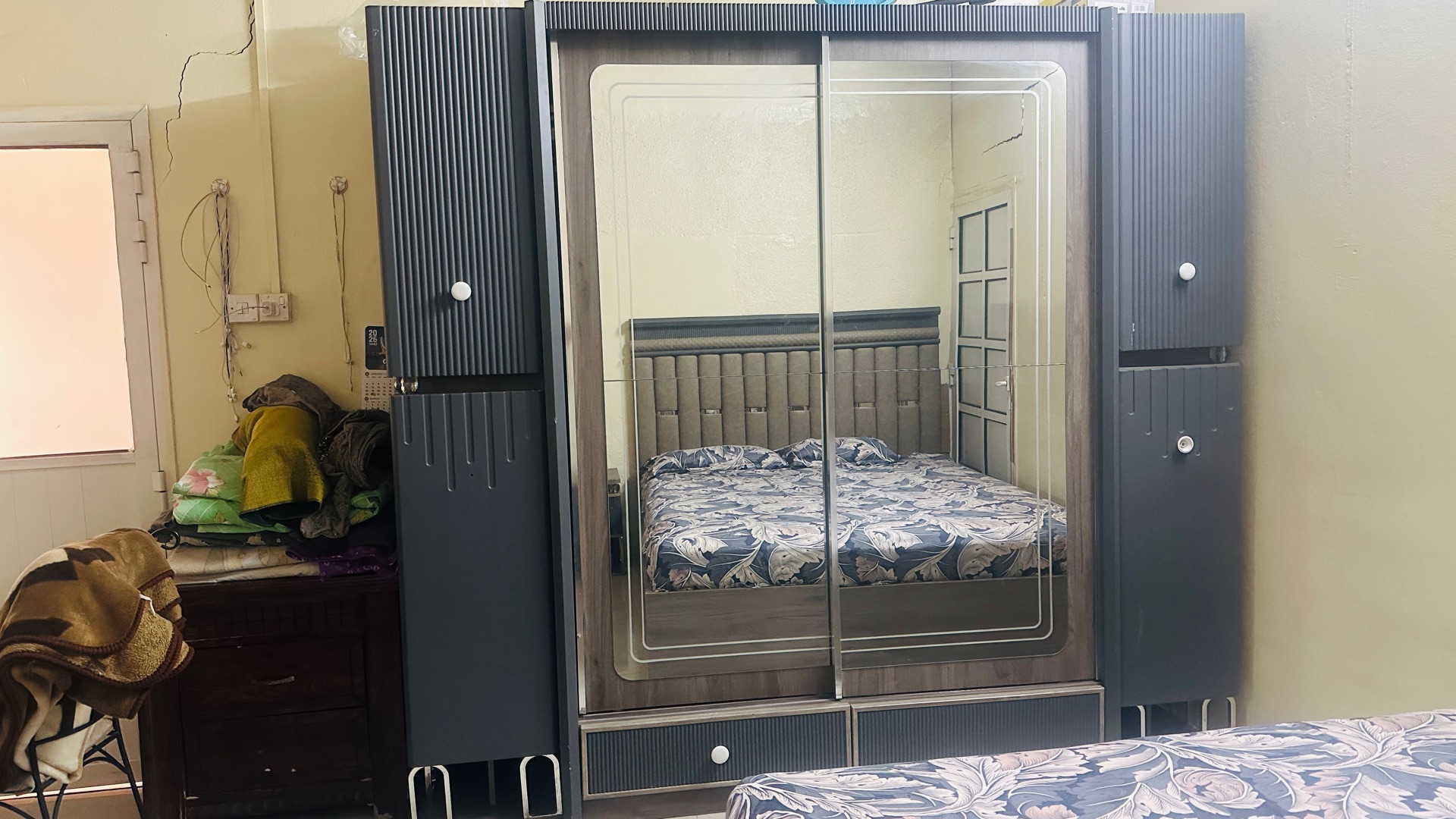 4 column cupboard  - Image 2