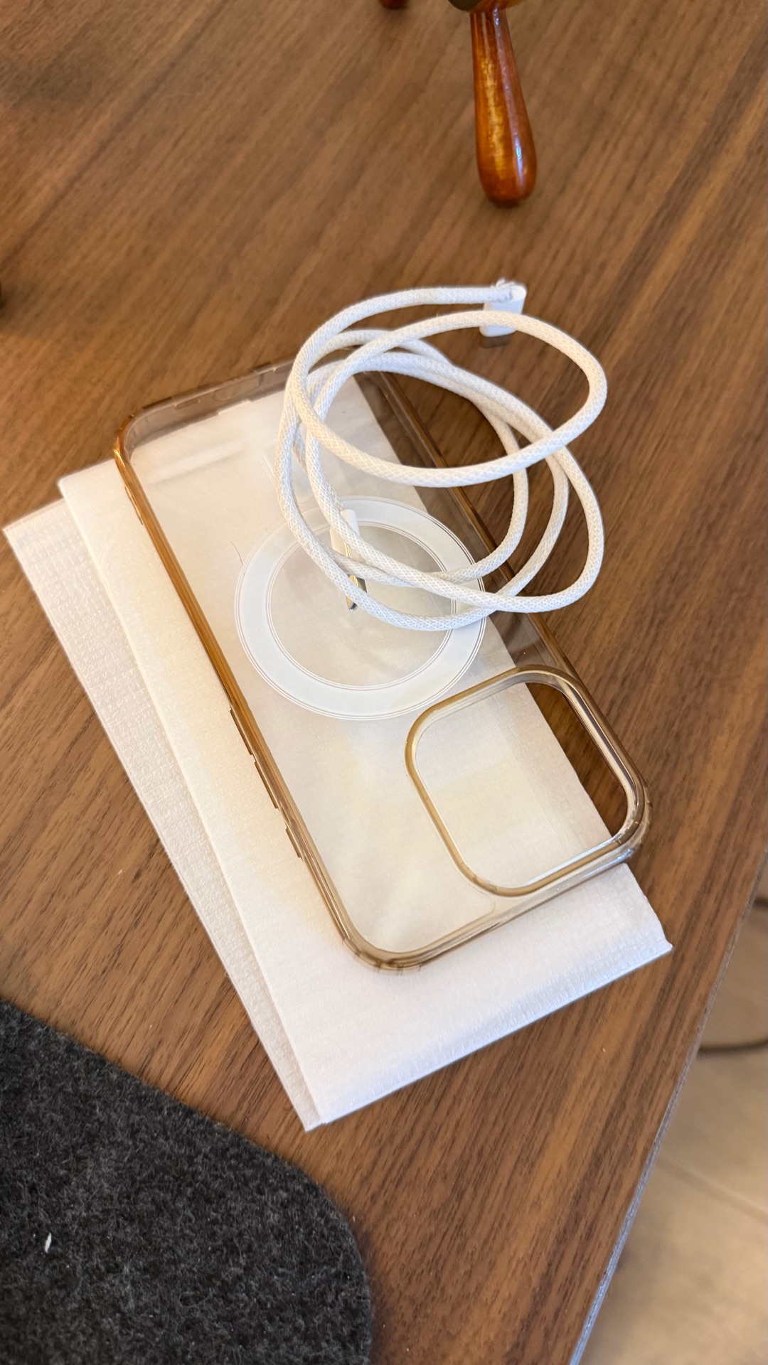 Iphone 16 pro + accessories  - Image 4