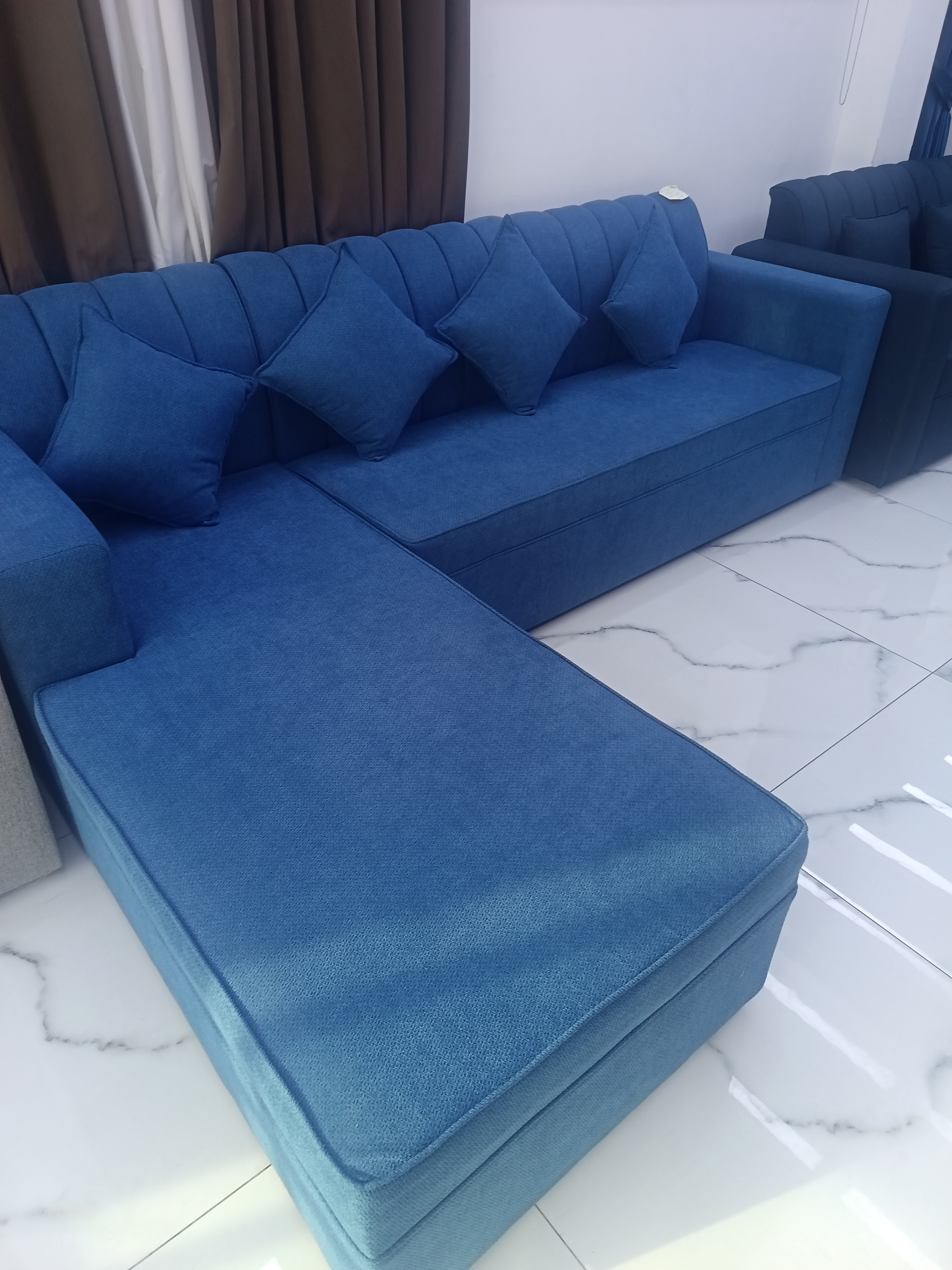 Doha furniture shop  - Image 2