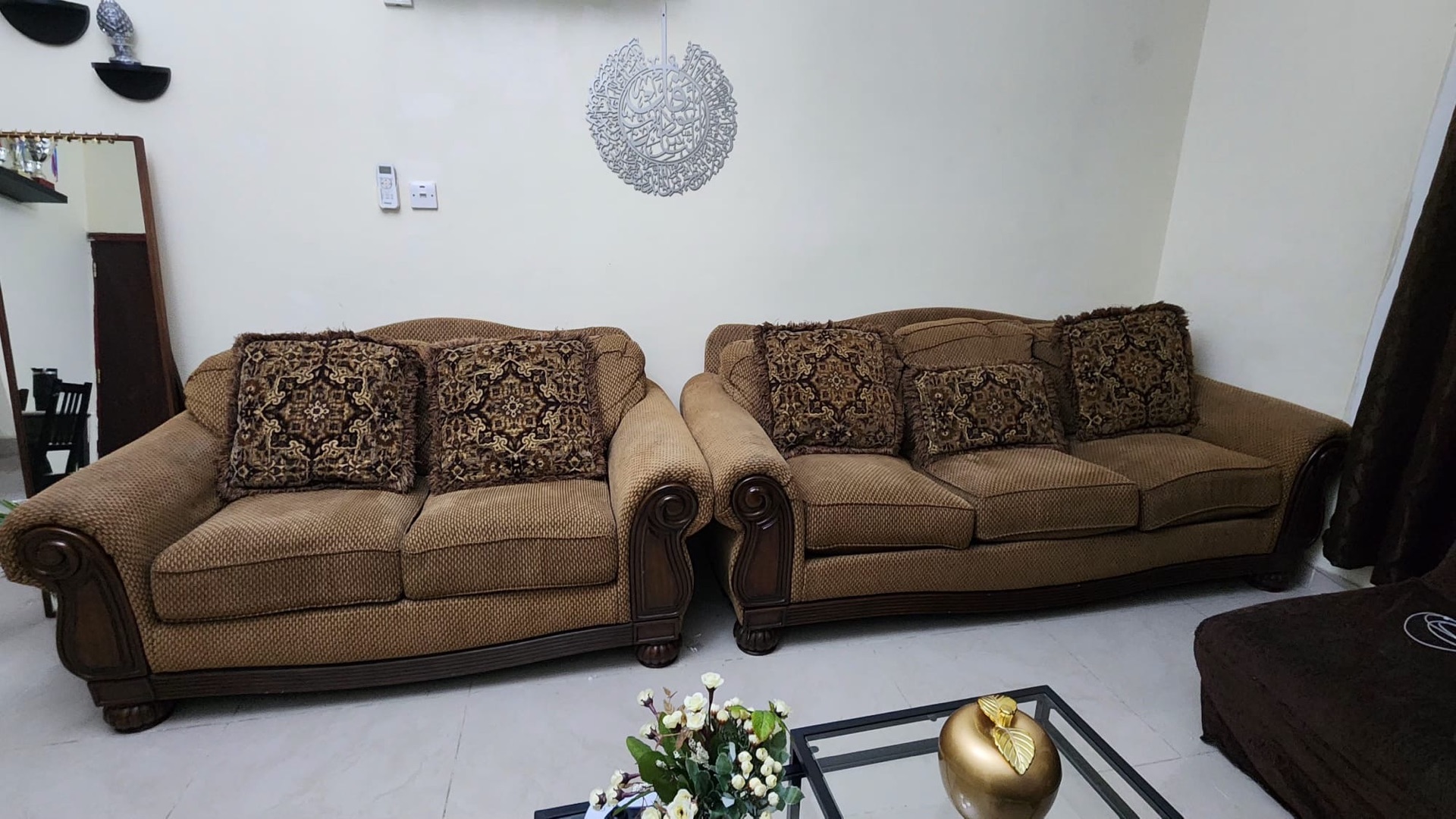 2 SOFAS AND 5 PILLOWS FOR SALE I ONLY 350 QAR - Image 4