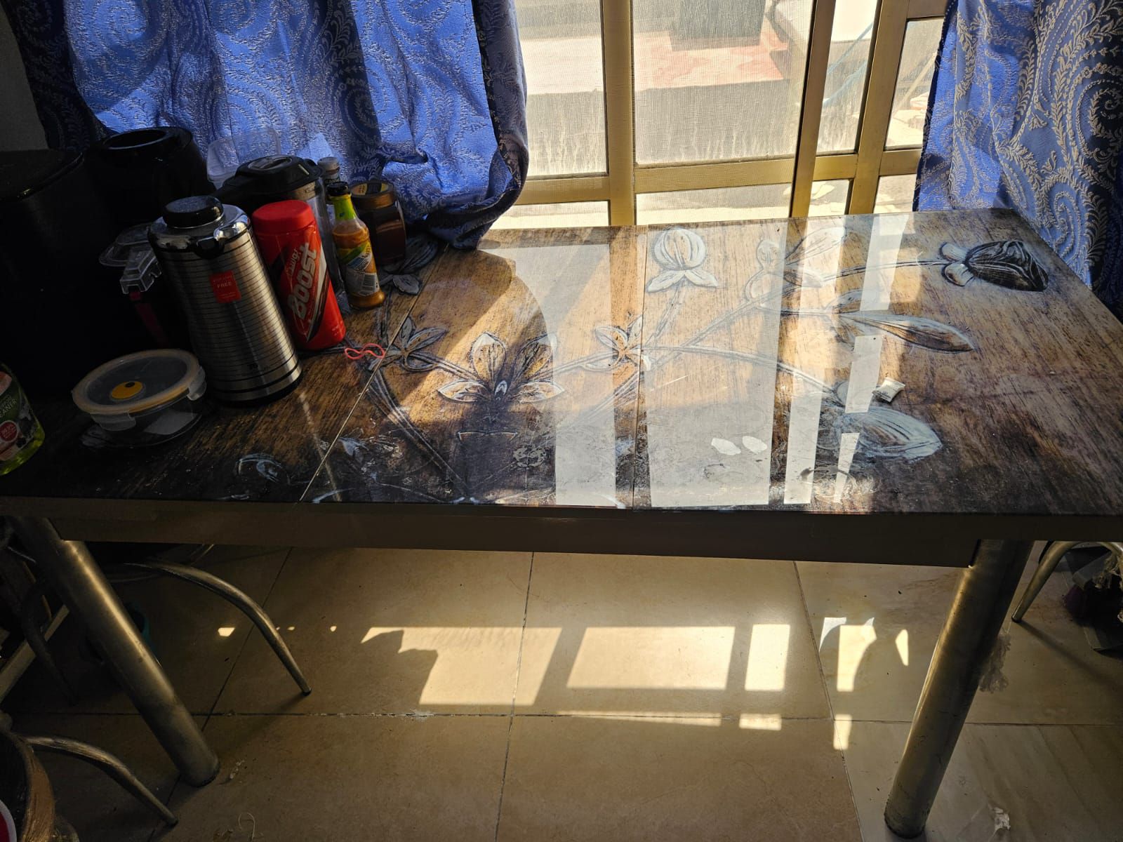 Extendable dining table with 4 chairs - Image 2