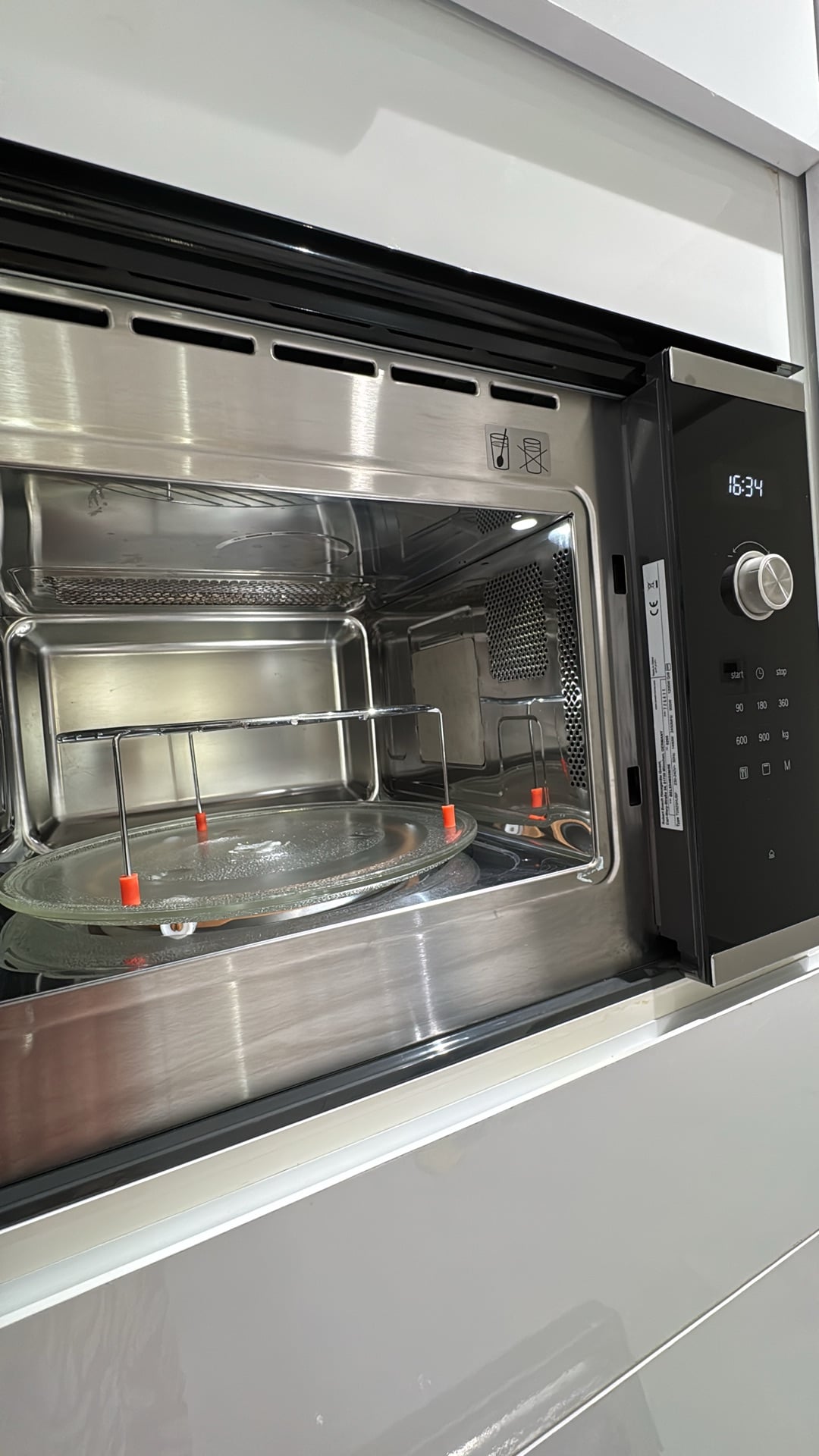 Bosch Build-in Stainless Steel Kitchen Appliances  - Image 7