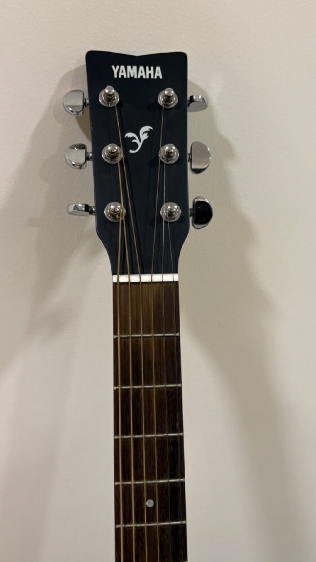 Yamaha acoustic guitar with EQ  - Image 4