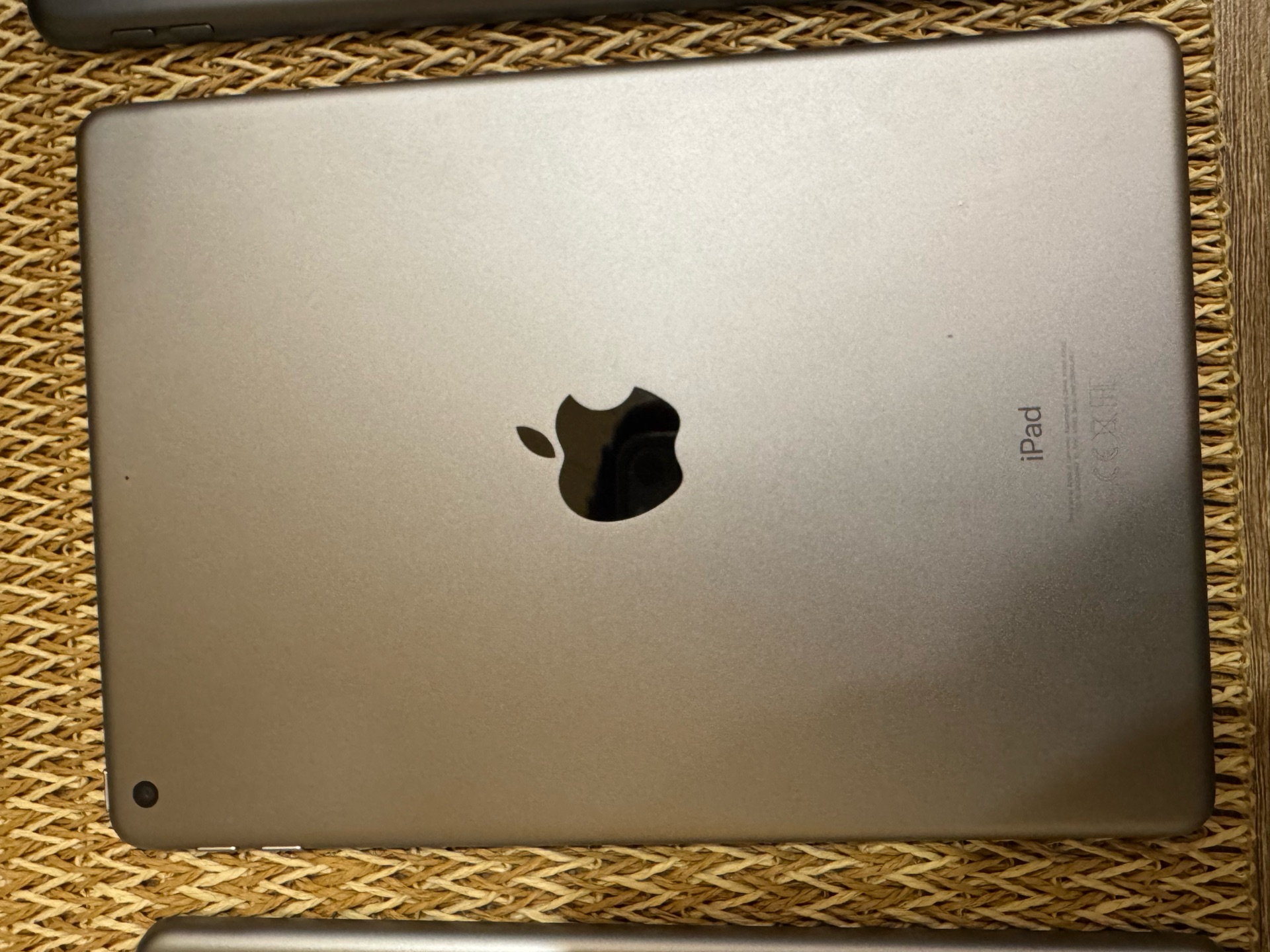 Ipad 6 and ipad 7 used - Image 4