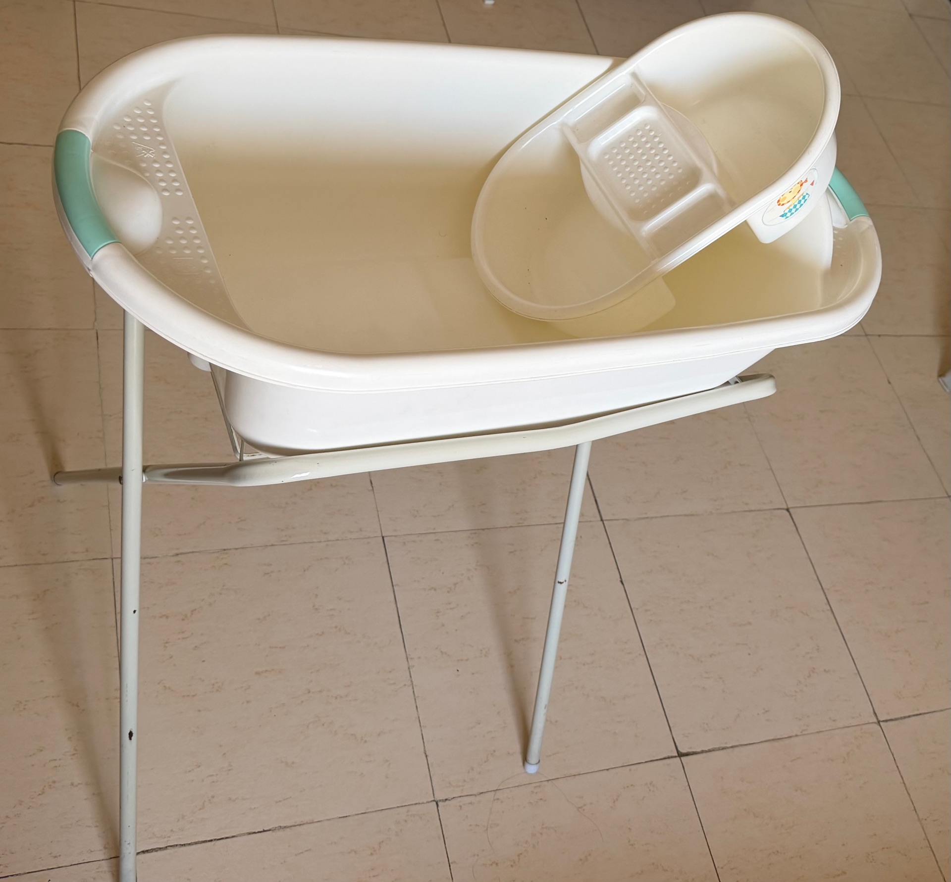 Mothercare baby bath tub - Image 8