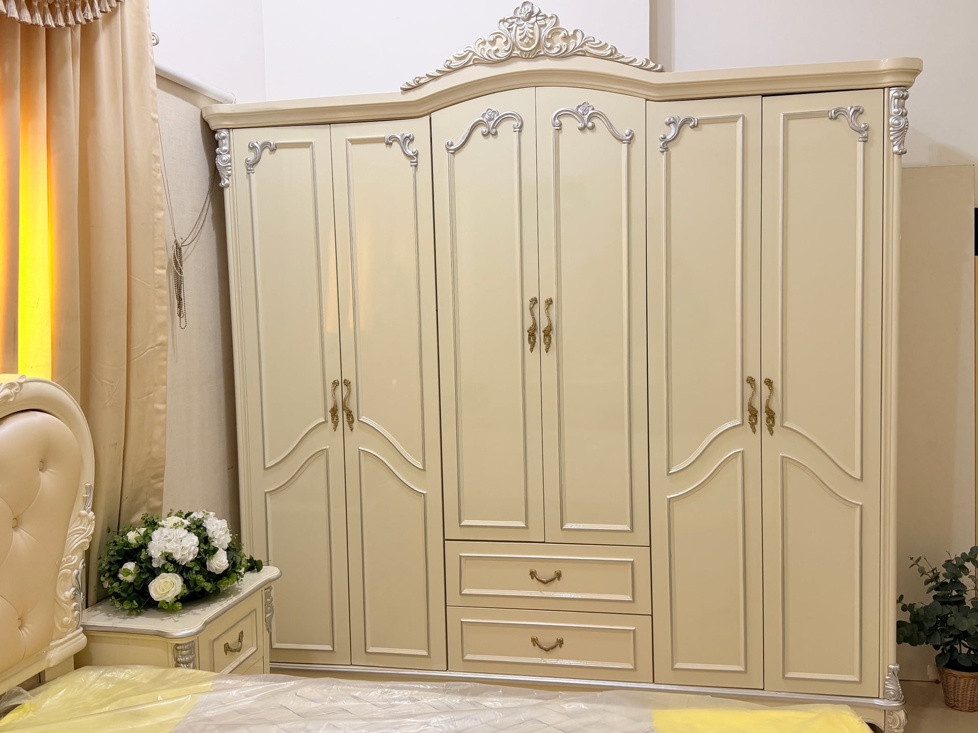 Luxury Full Bedroom set king size for sale price Negotiable  - Image 7