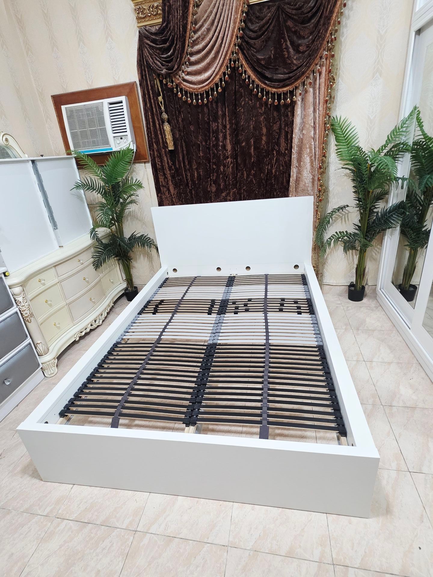 Kig size bed - Image 1