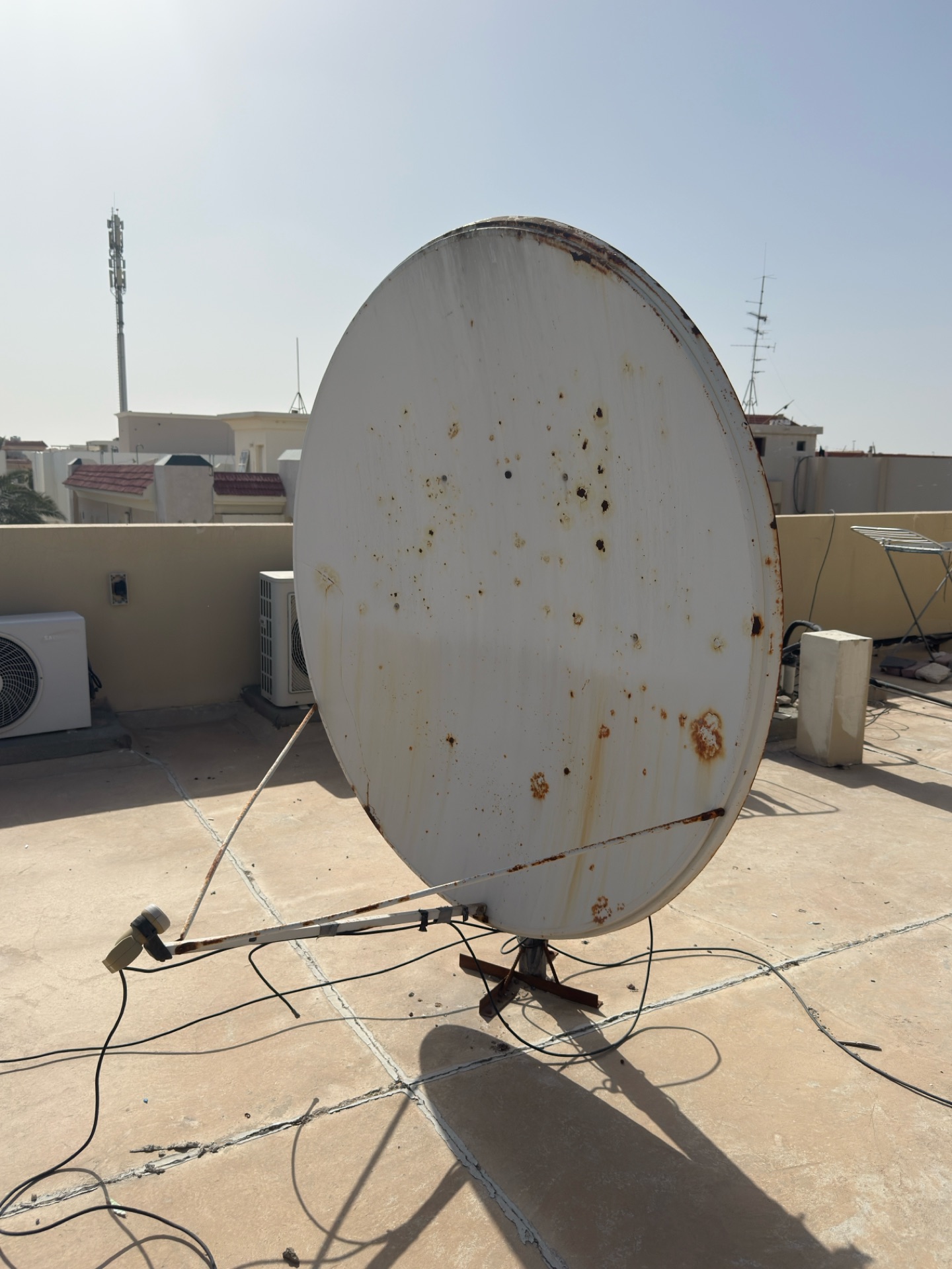 Airtel dish set with LNB full set urgent sale as moving  - Image 4