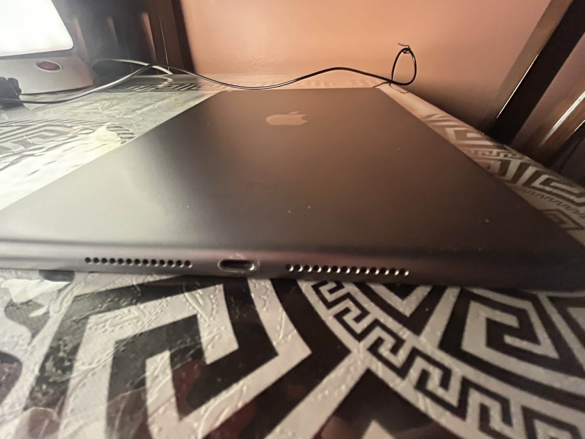 Apple iPad 9th Generation – Excellent Condition - Image 2