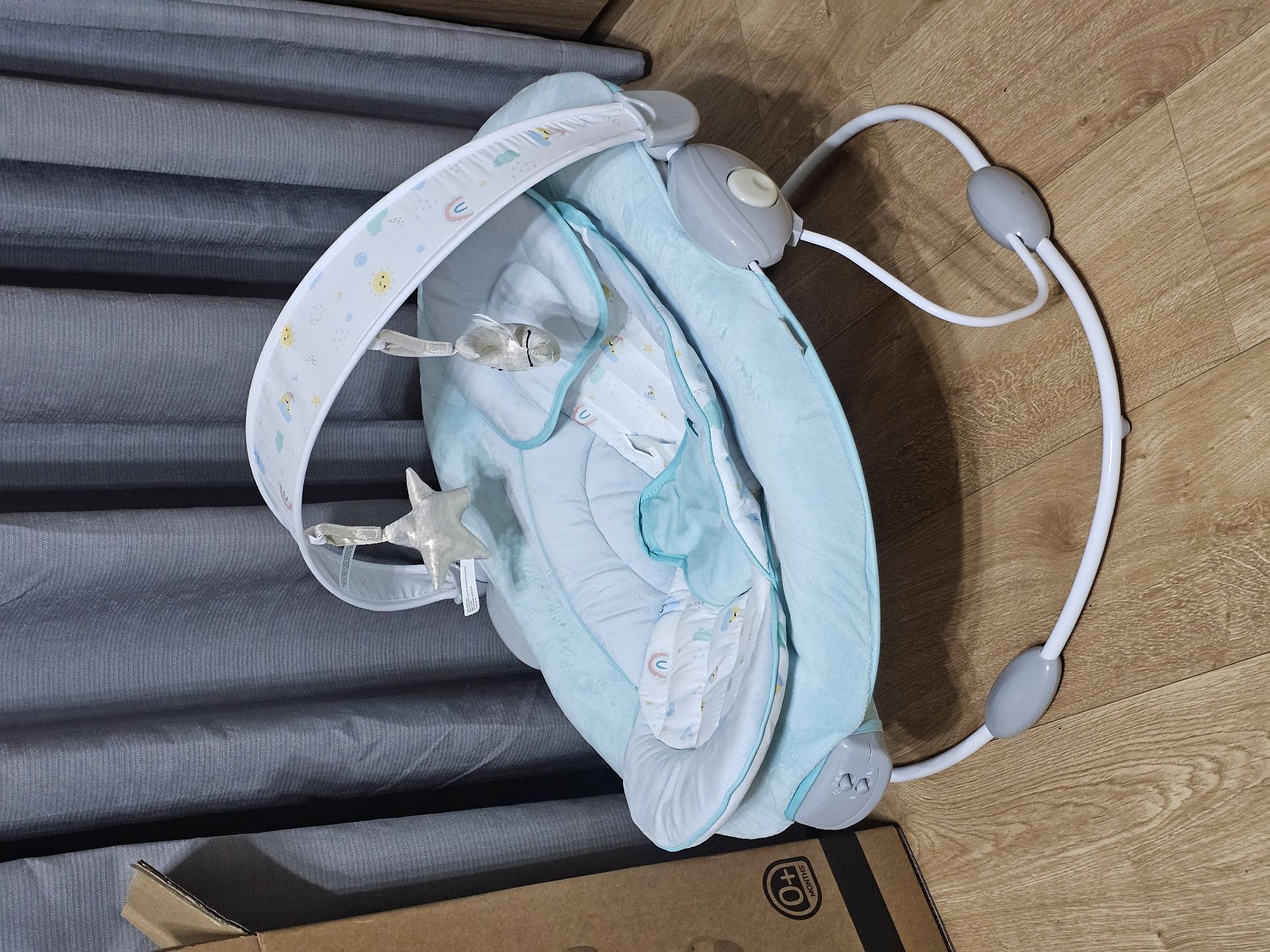 Almost unused Junior's Baby Bouncer with music and vibration - Image 2