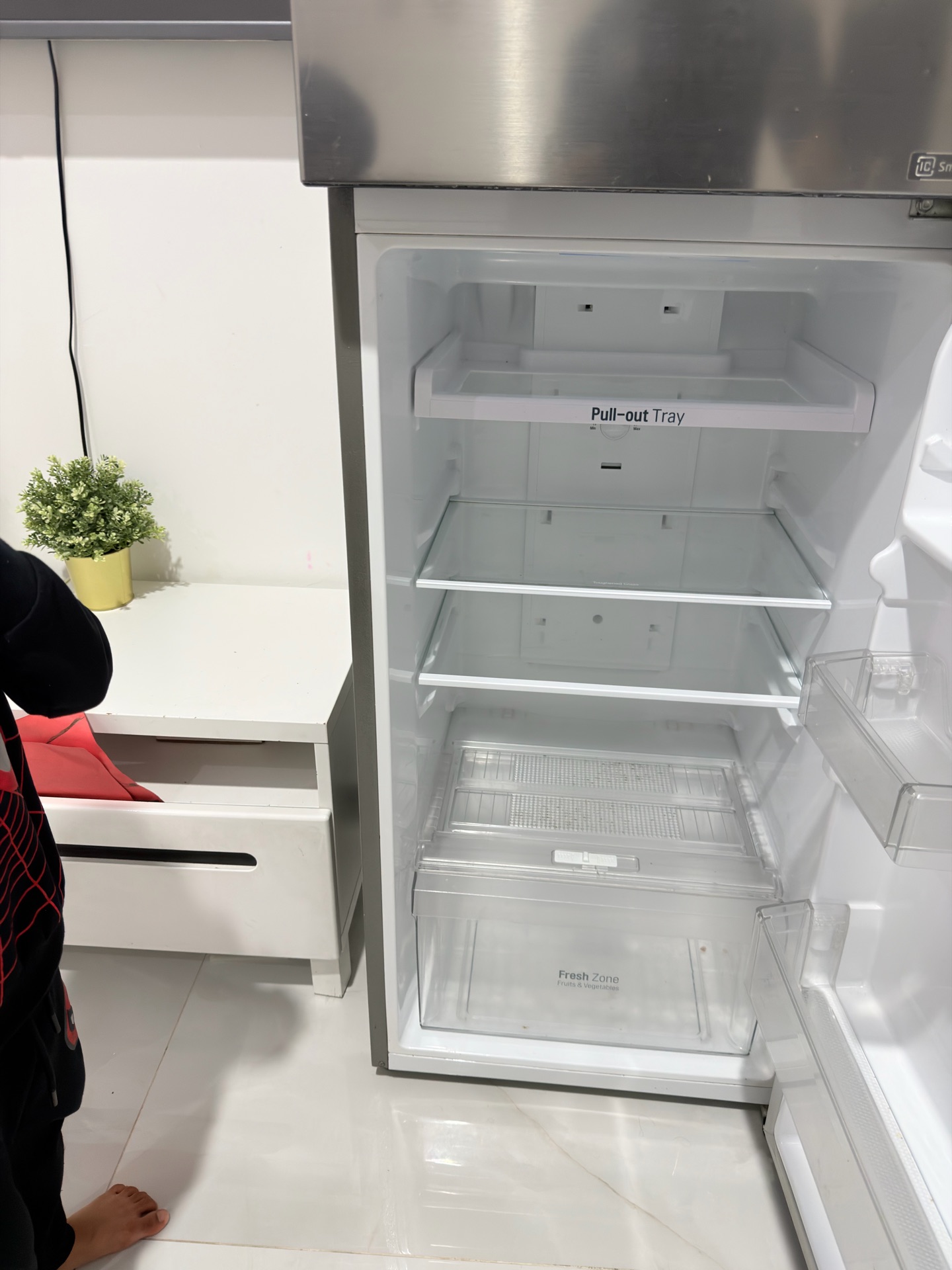 LG Refrigerator, Excellent Condition  - Image 3