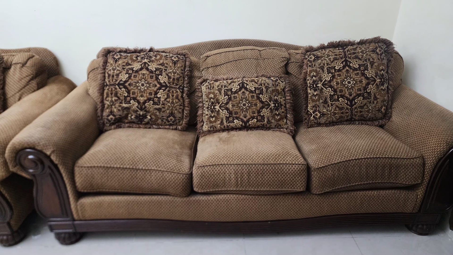 2 SOFAS AND 5 PILLOWS FOR SALE I ONLY 350 QAR - Image 2