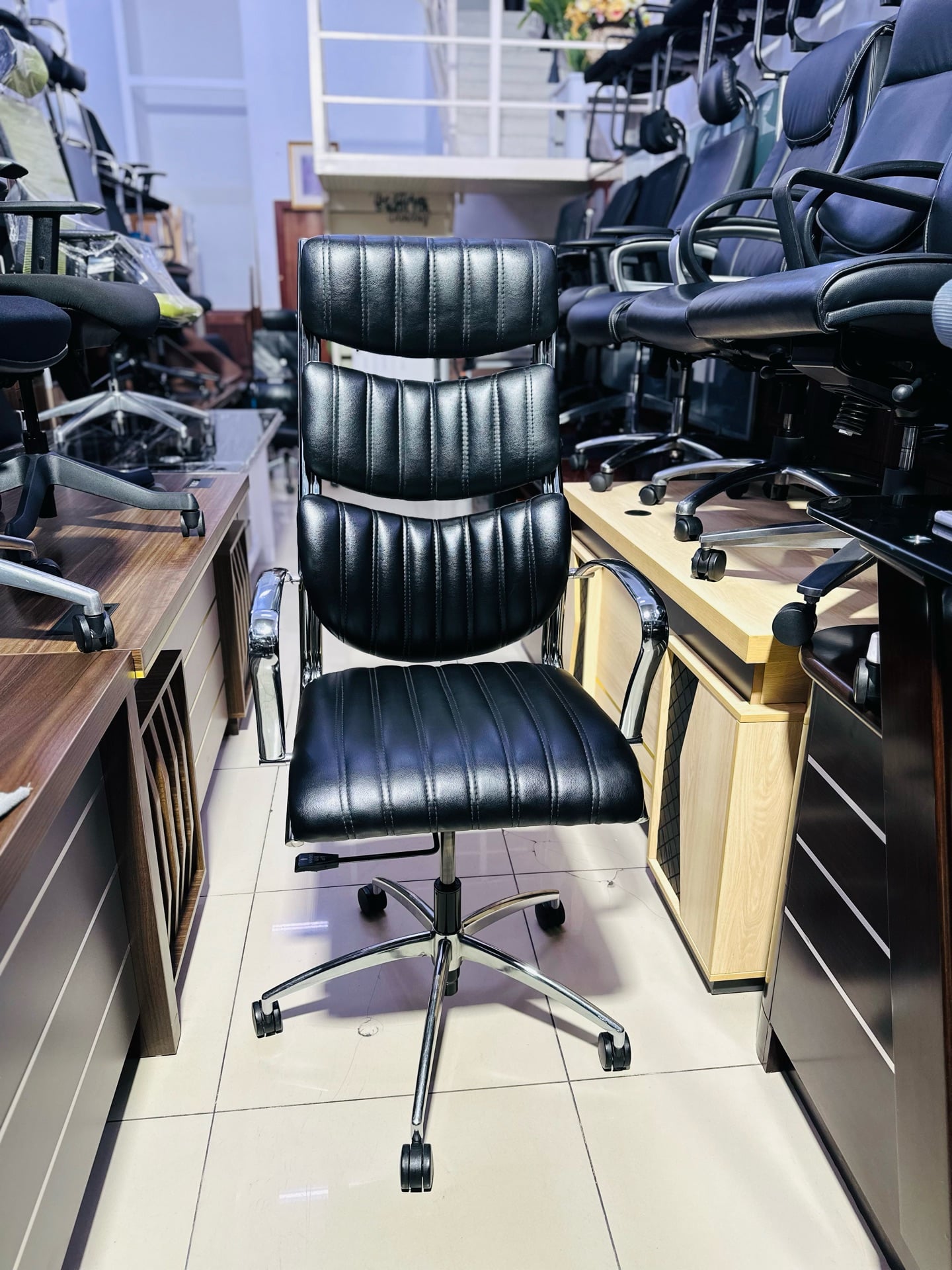Workstation/Managertable/Chairs Selling Call — 33087737 - Image 9