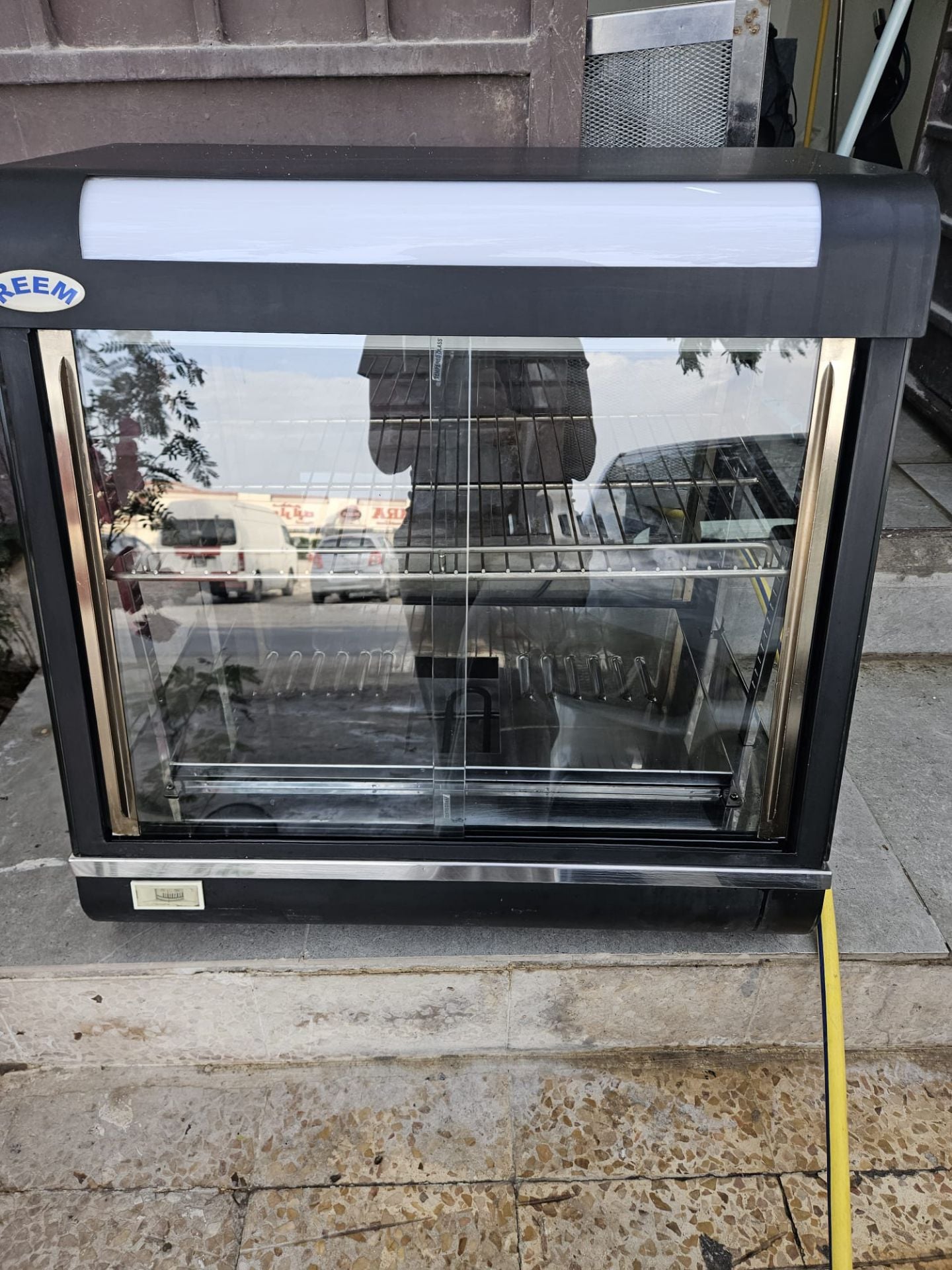 Display heater - Image 1