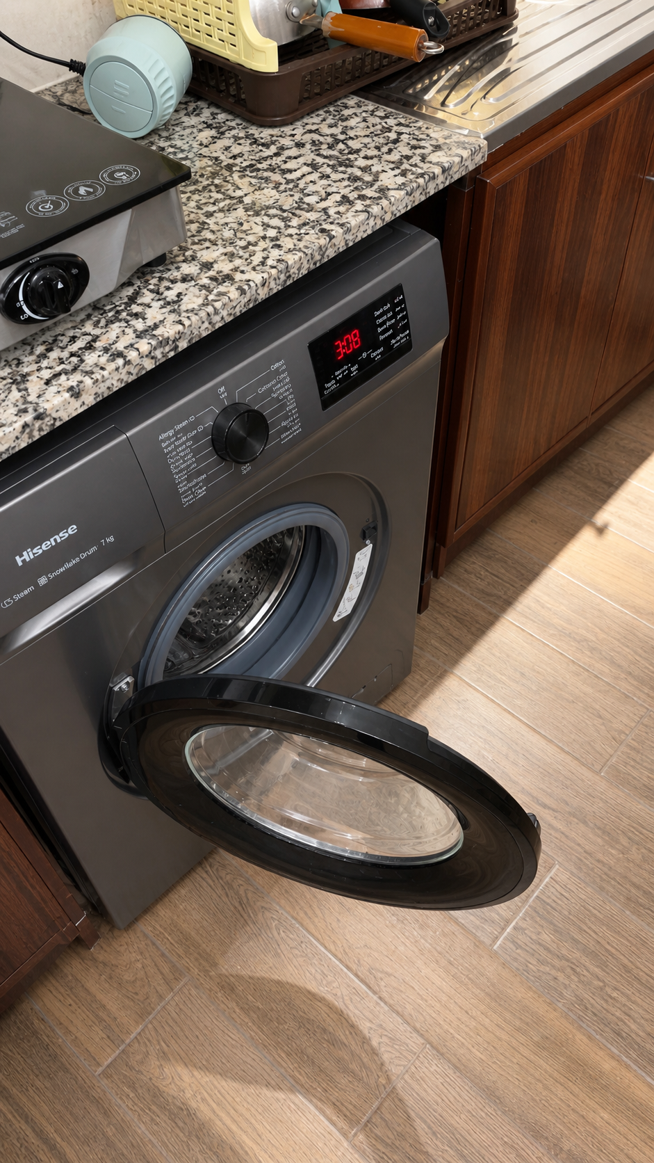Hisense 7kg Automatic Front Load washing machine still in warranty - Image 1