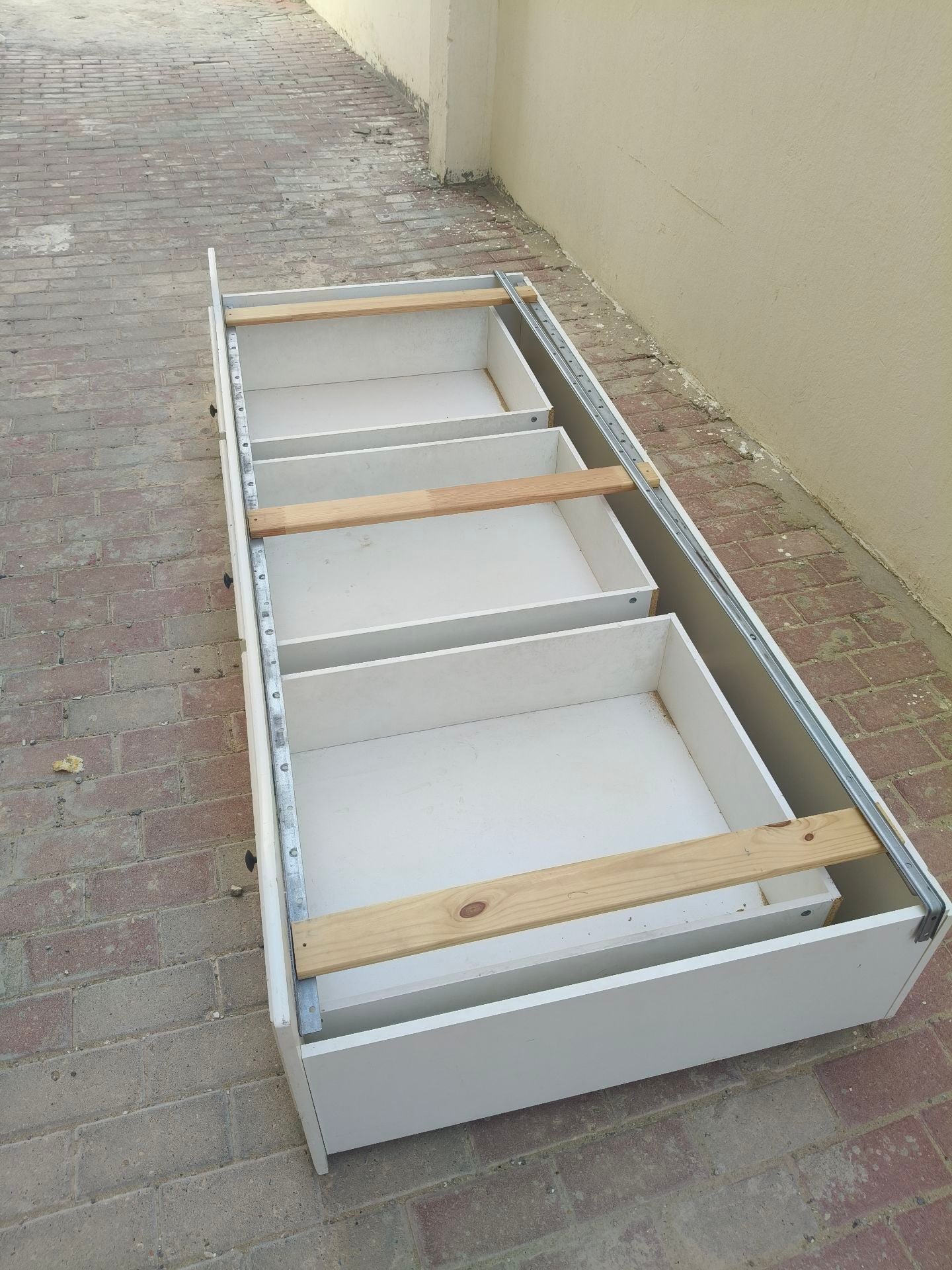Single bed with storage underneath - Image 1