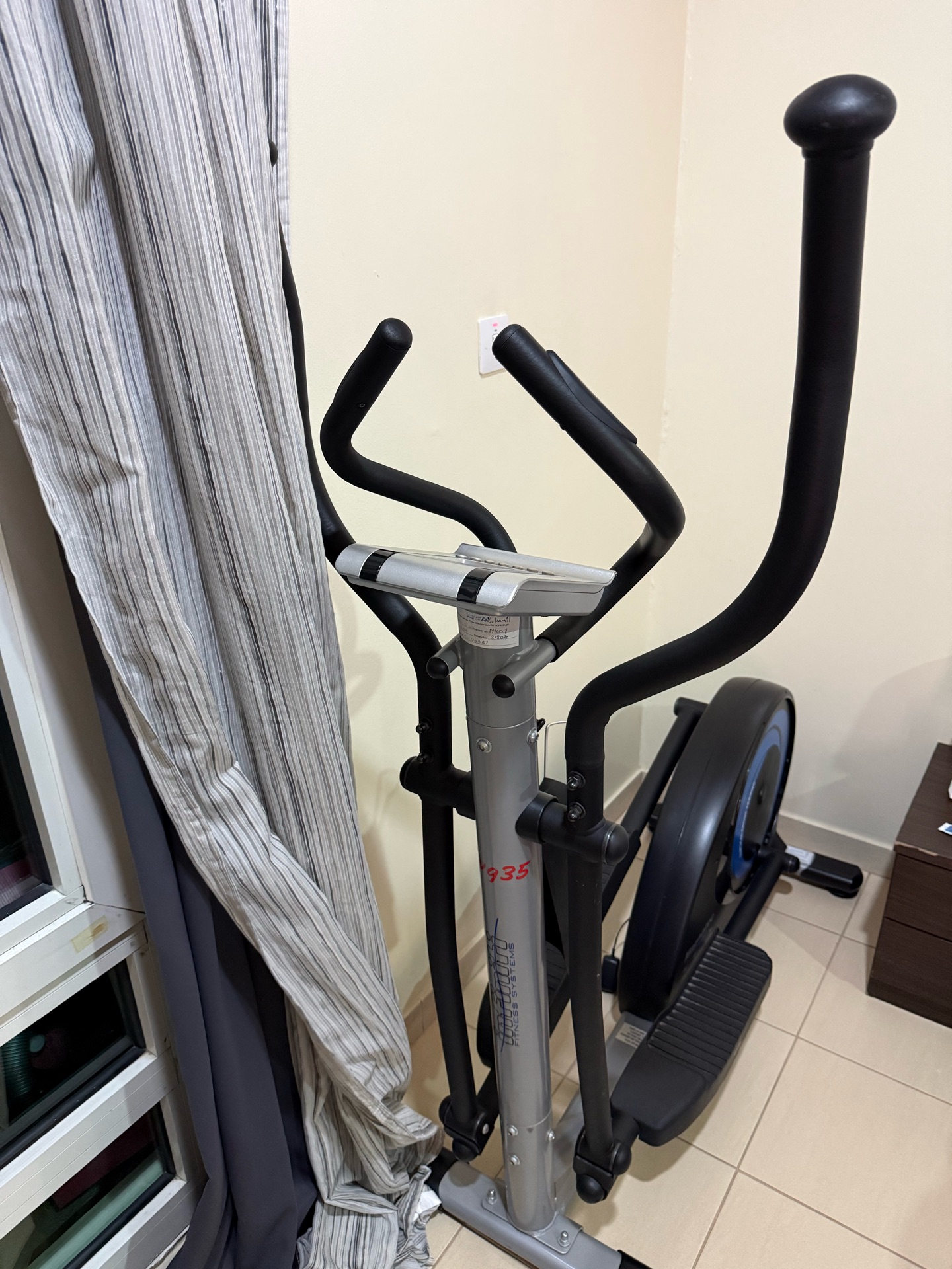 Elliptical machine (Excellent condition) - Image 1