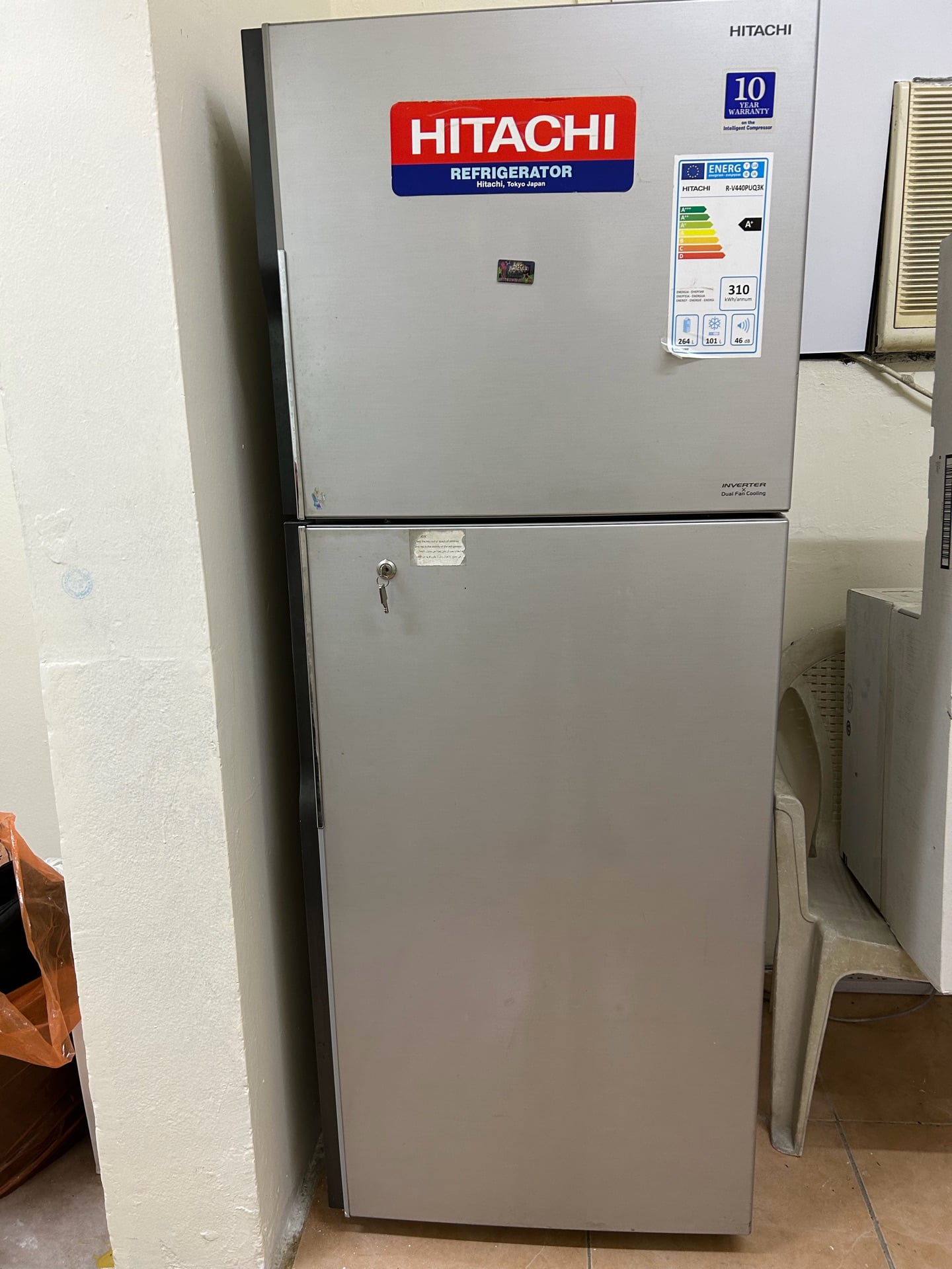 Hitachi 264 litres Refrigerator in Great Condition for Sale - Image 4