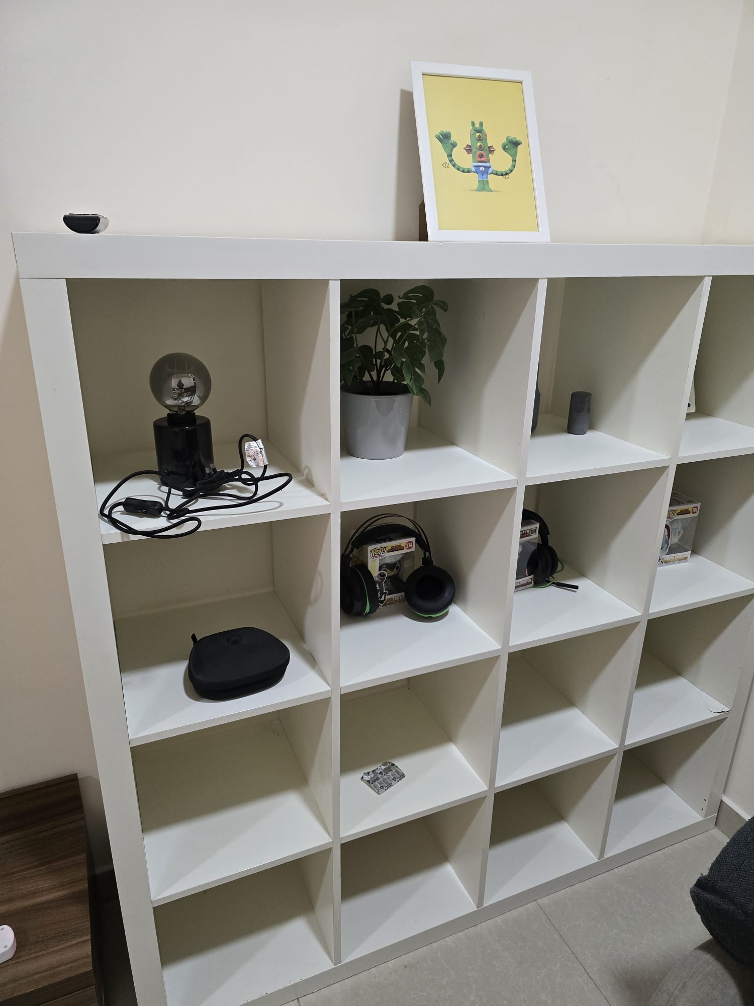 White storage unit - Decor - Image 1