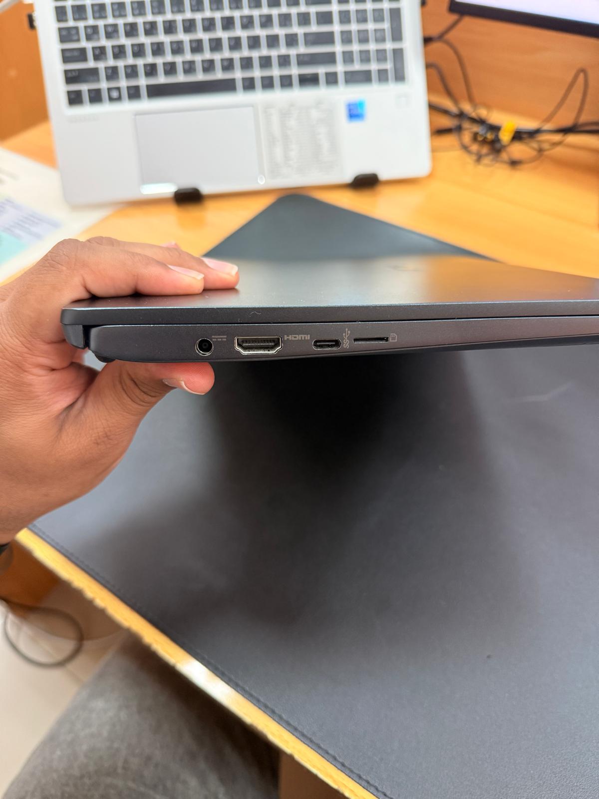 Excellent Condition Laptop 14 Inch Modern 14 B11SBU - Image 6