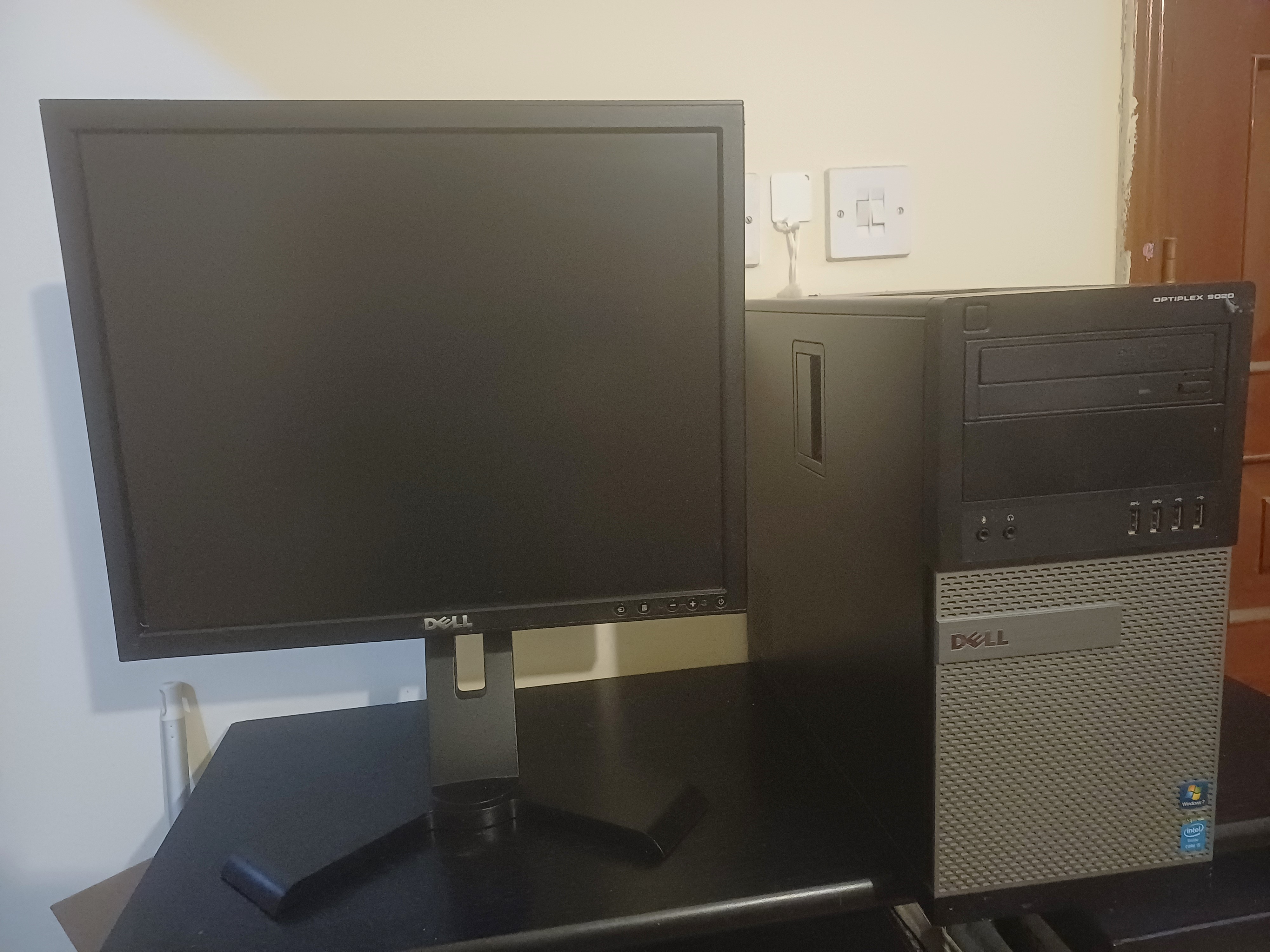 DELL Optiplex 9020 with 19" monitor - Image 1