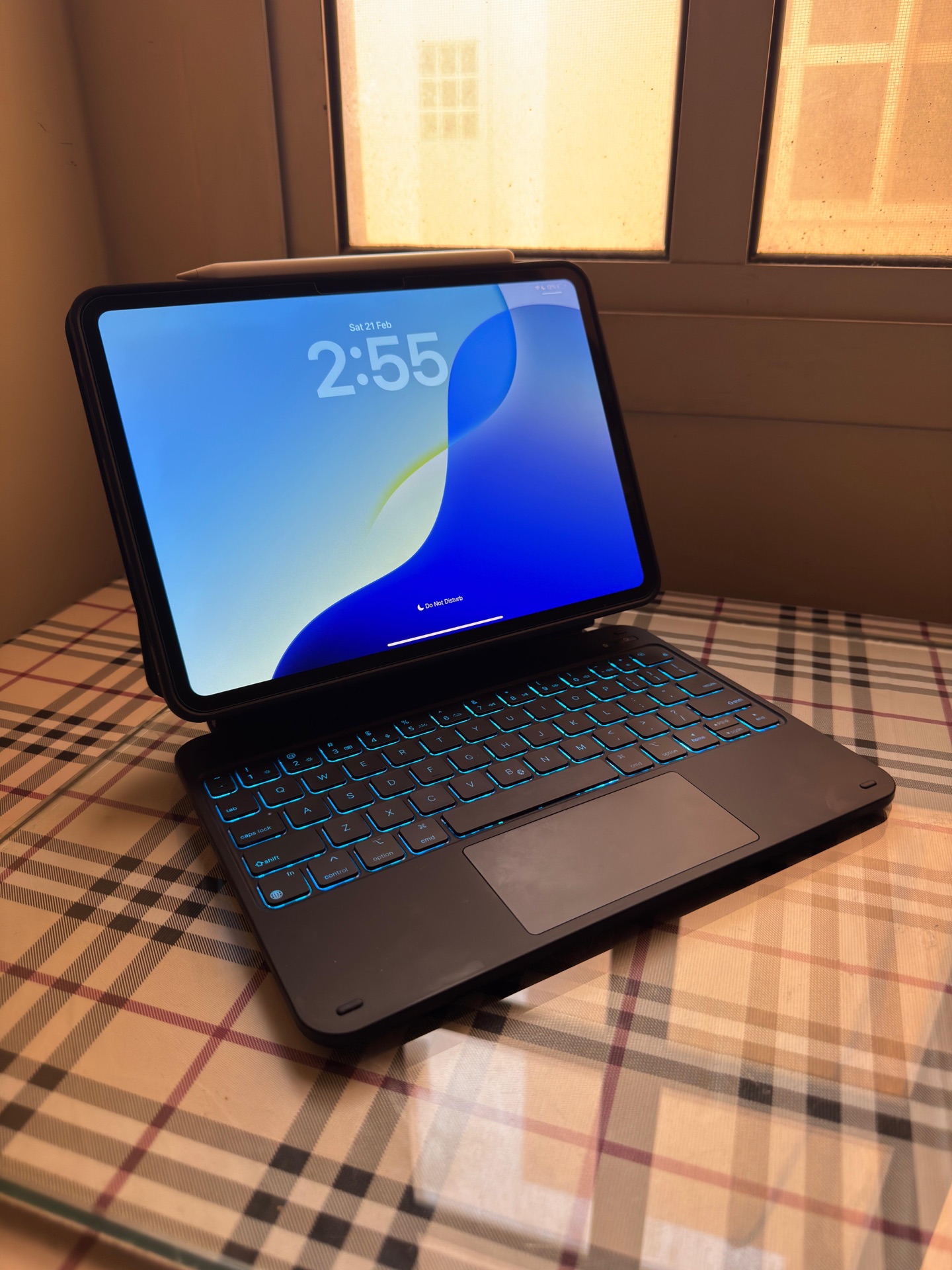 7th gen iPad pro m4 chip 11 inch and Apple Pencil pro and keyboard  - Image 7