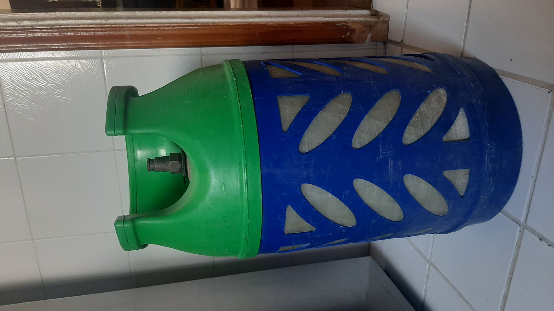 12kg gas cylinder  - Image 2
