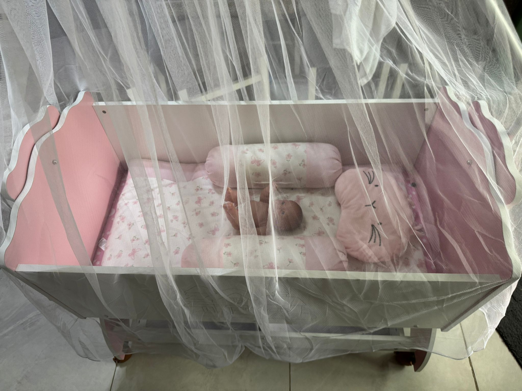 Baby Cradle and cot with wheels مهد الطفل وسرير مع عجلات - Image 8