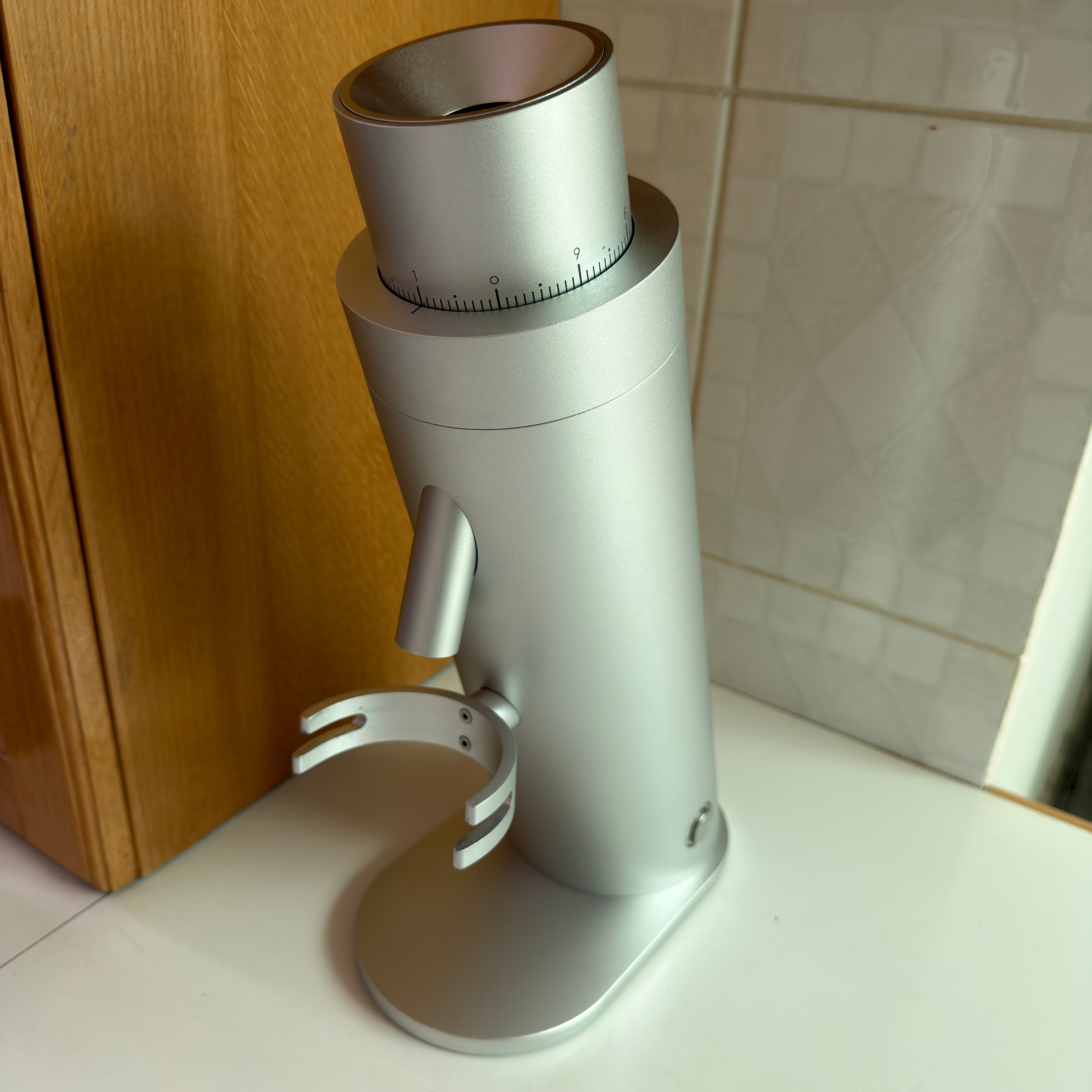 Lagom P64 Flat Burr Grinder v2 - Image 1
