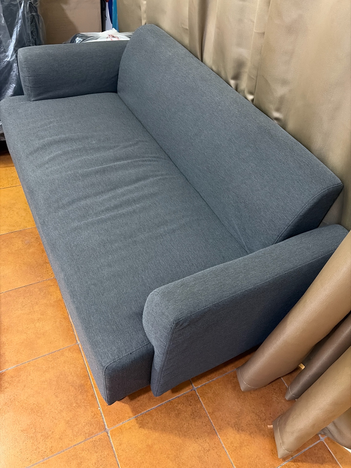 Sofa/ Furniture -350qr - Image 3