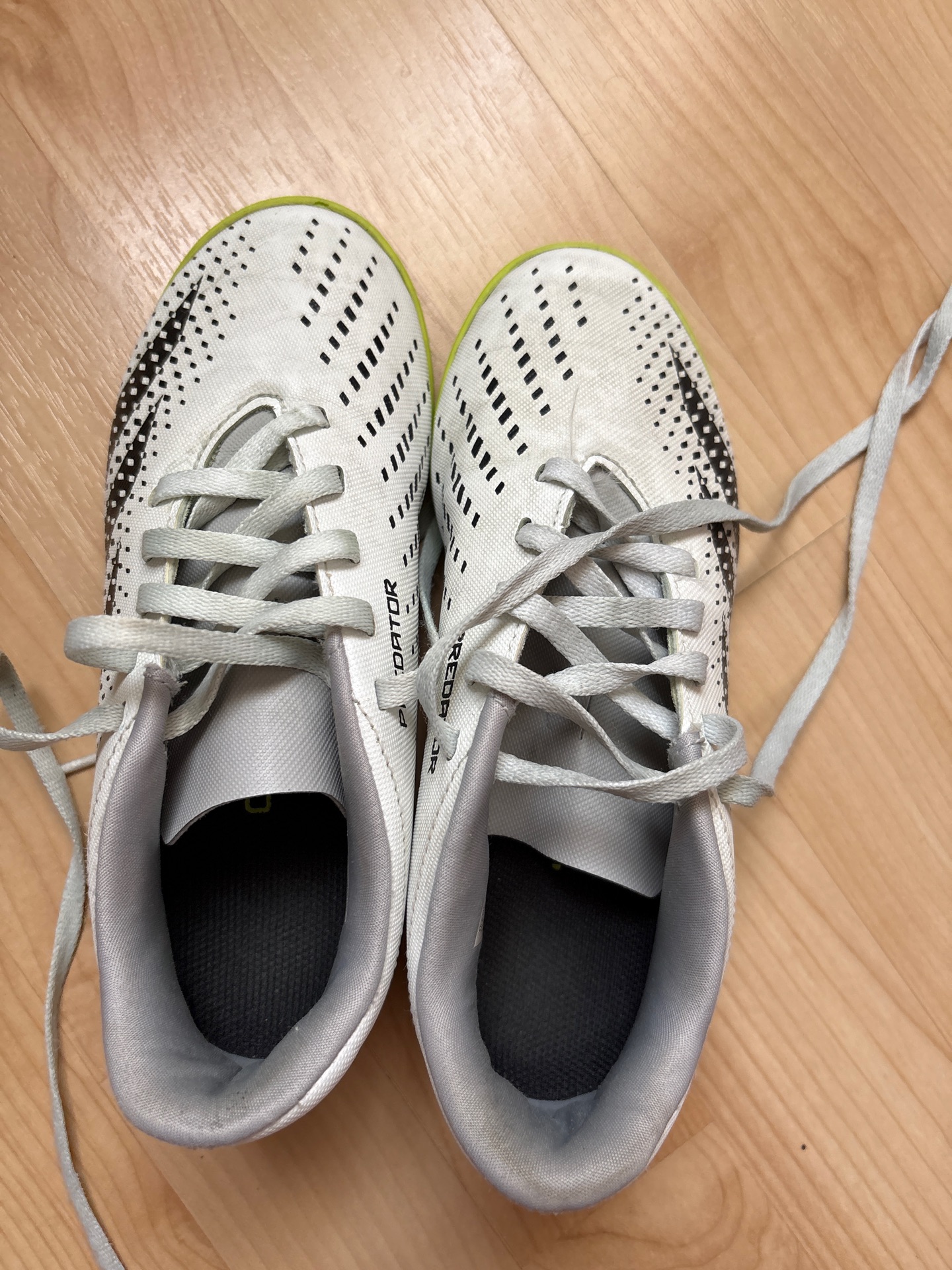 Size 33 euro kids football shoes - Image 4