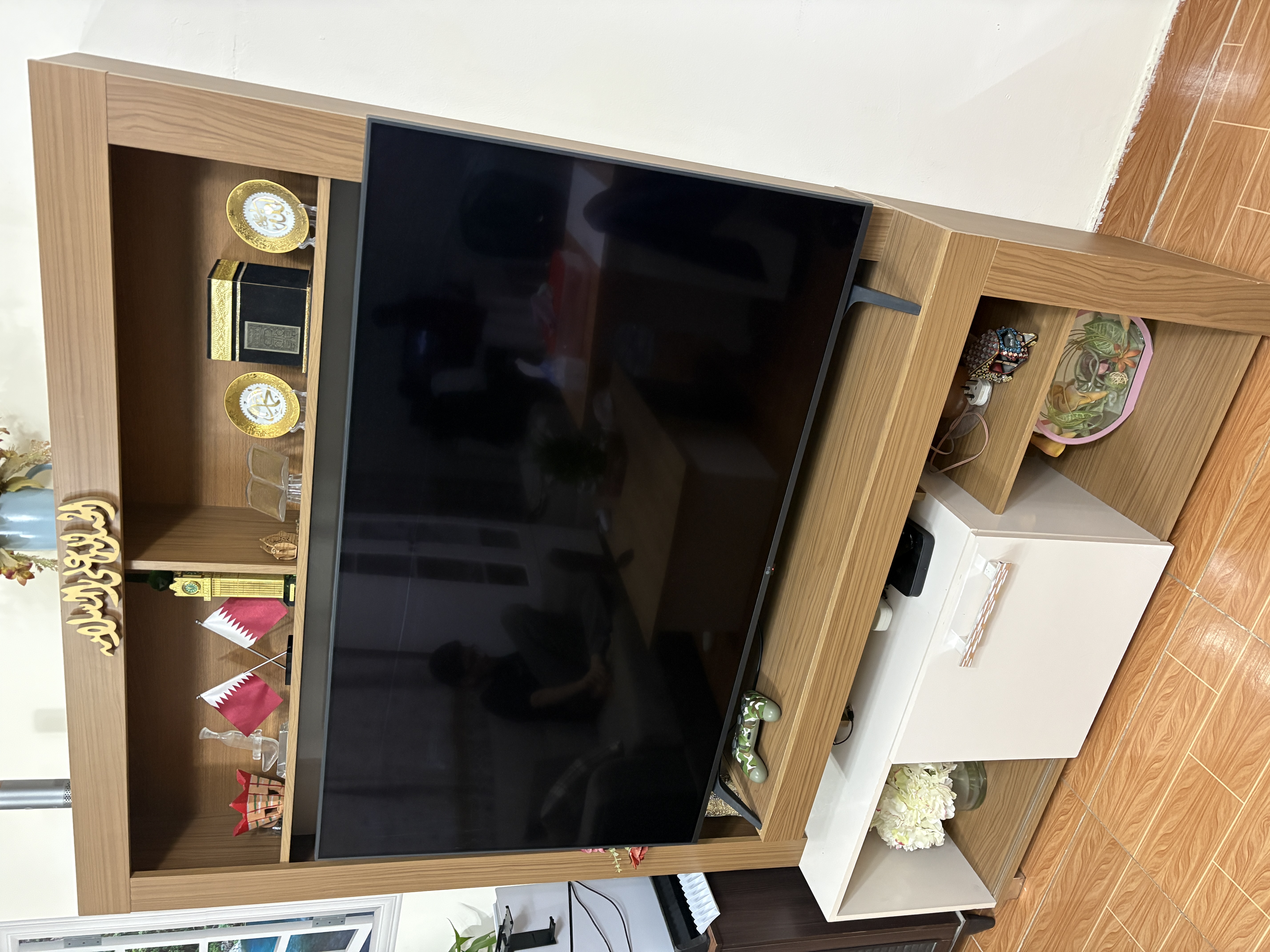 LG smart TV 55'' in perfect condition - Image 2