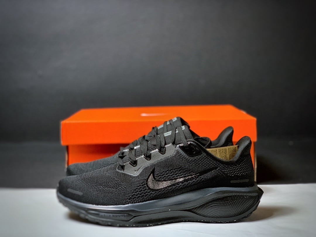 Nike Running shoe - Image 4