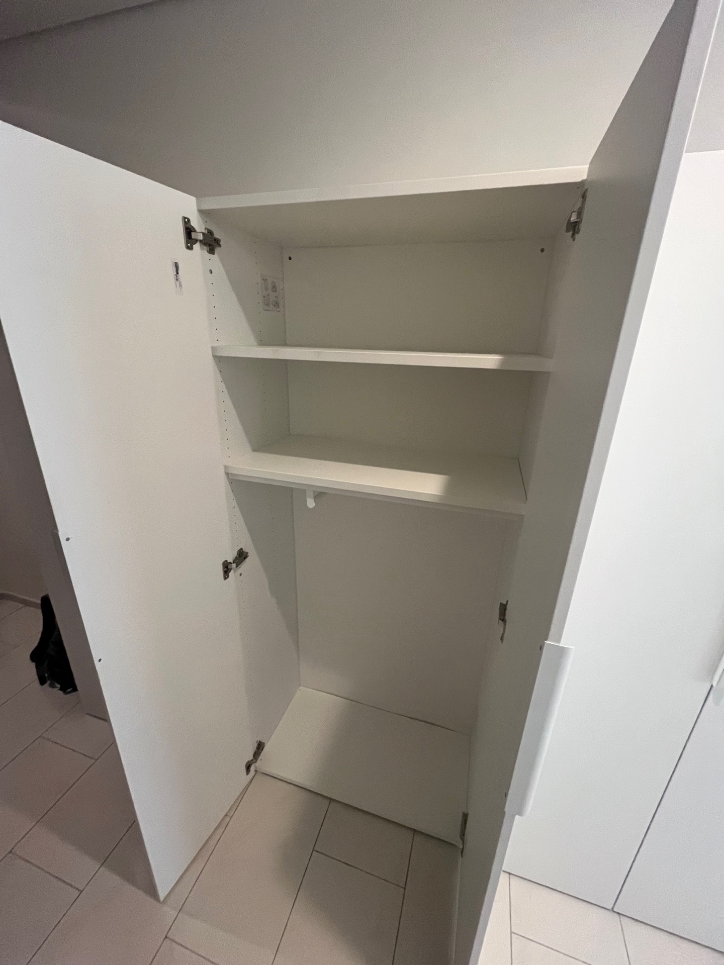 White wardrobe  - Image 3