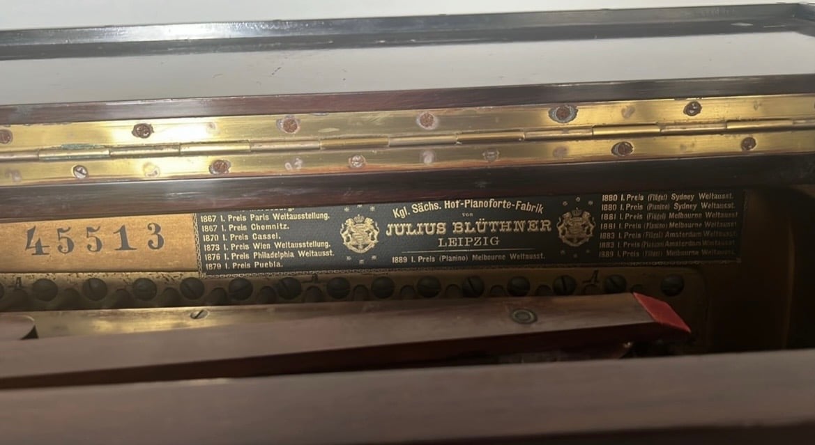 Upright Piano for Sale in Qatar Blüthner  - Image 7